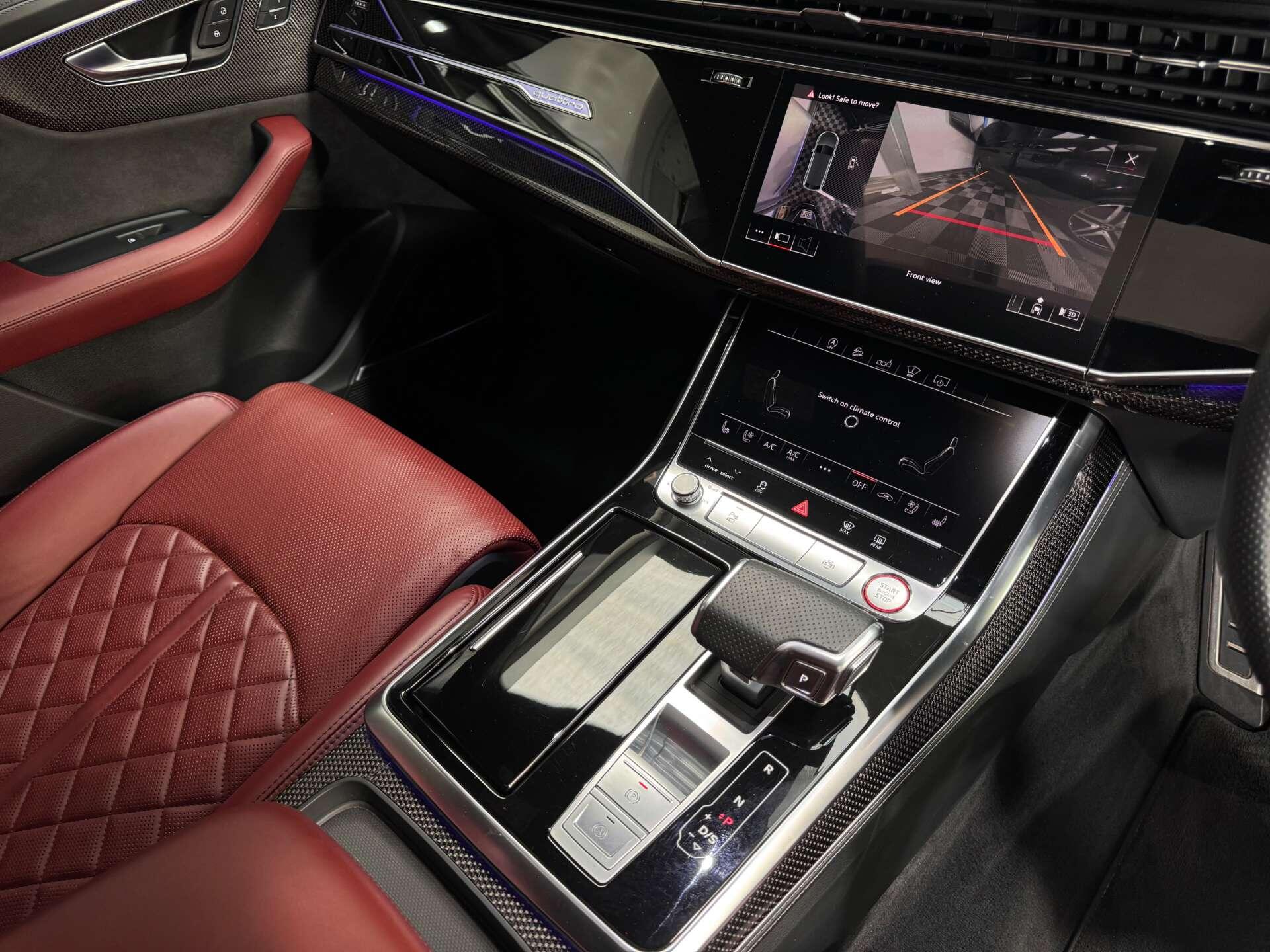Audi SQ8 view 17