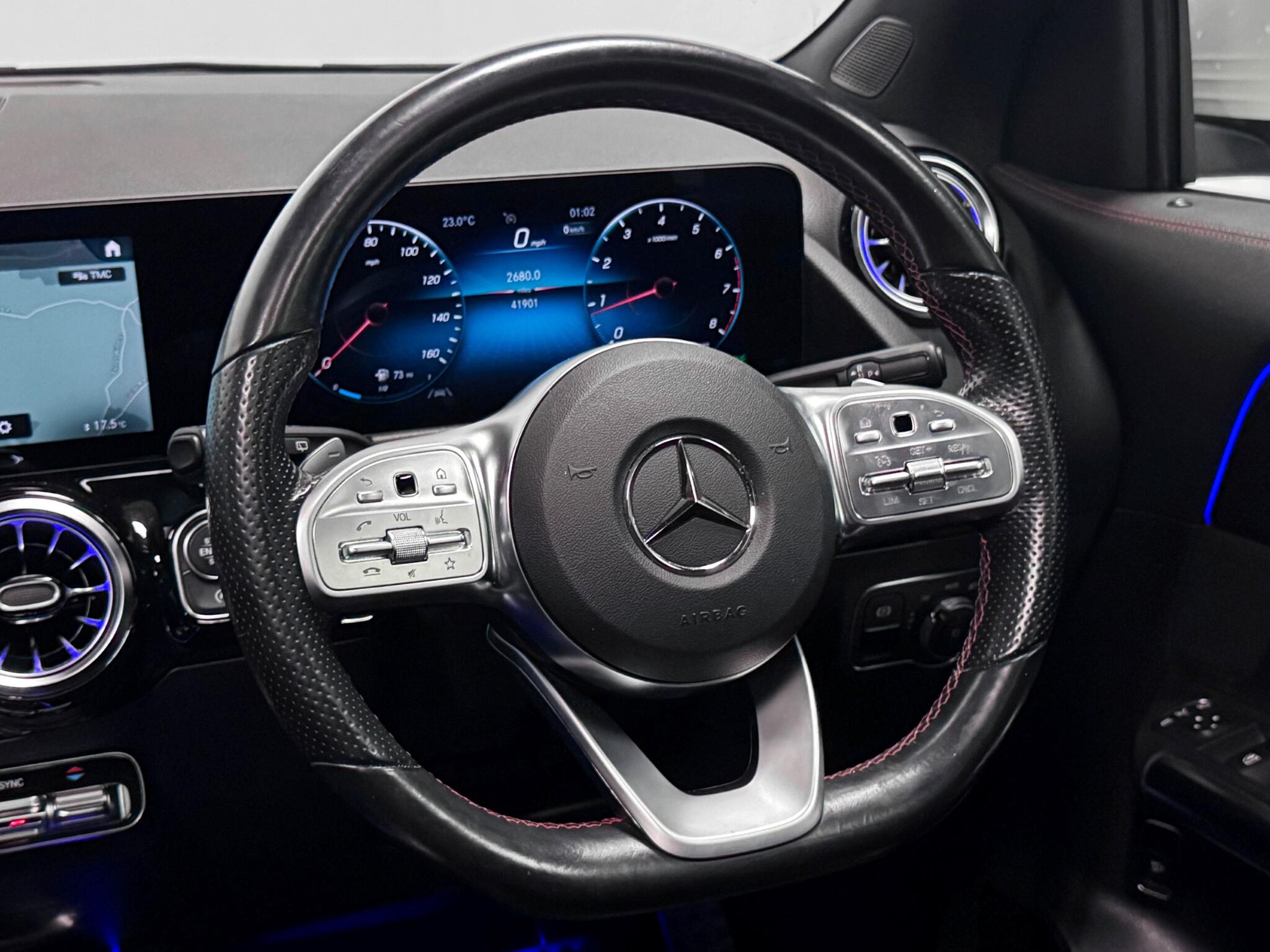 Mercedes-Benz Gla view 17