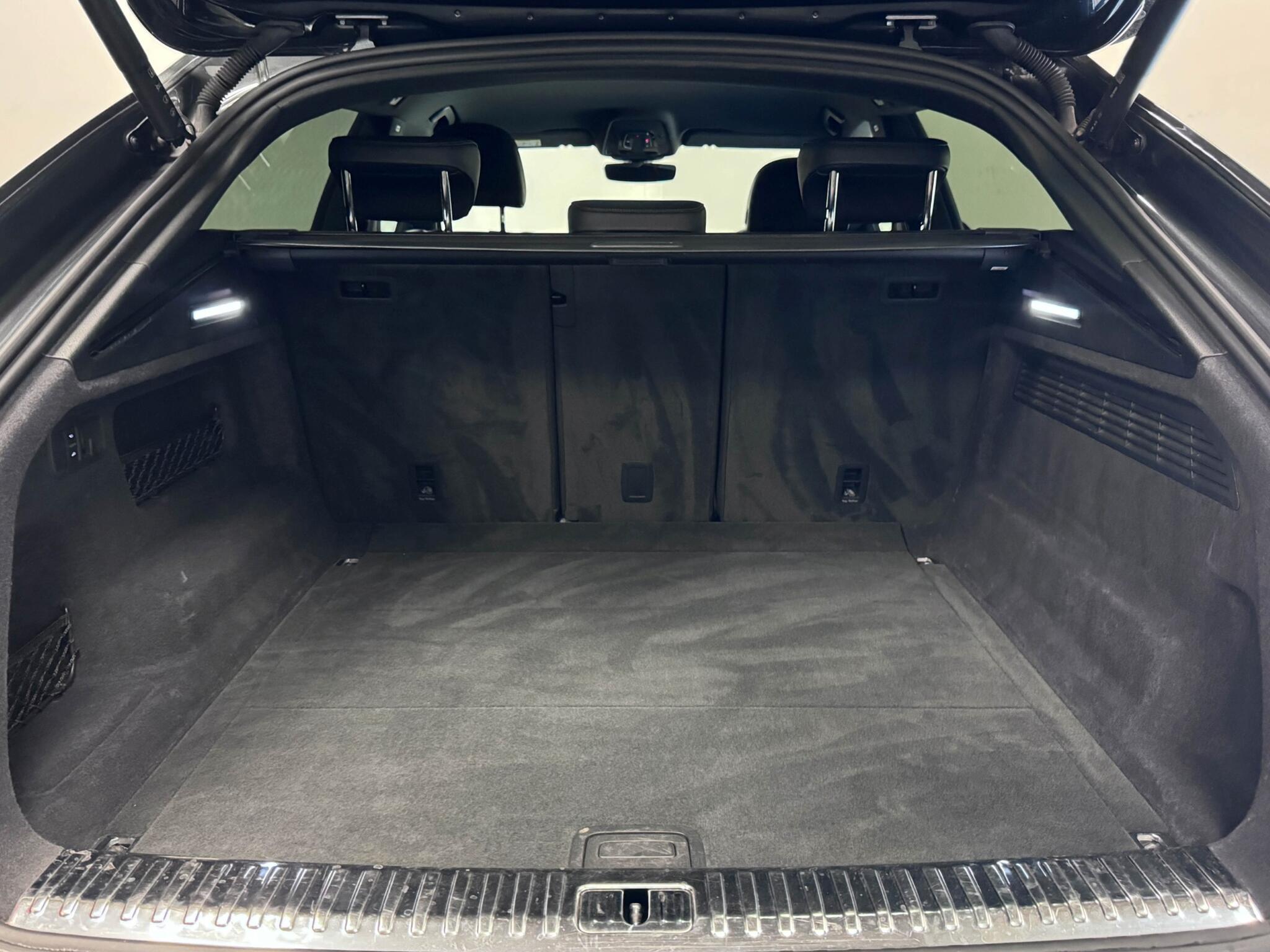 Audi Q8 view 22
