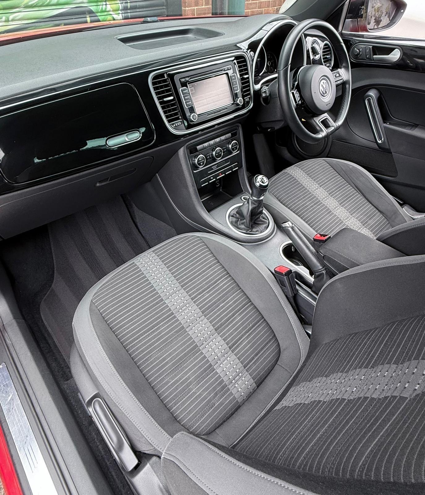 Volkswagen Beetle view 10