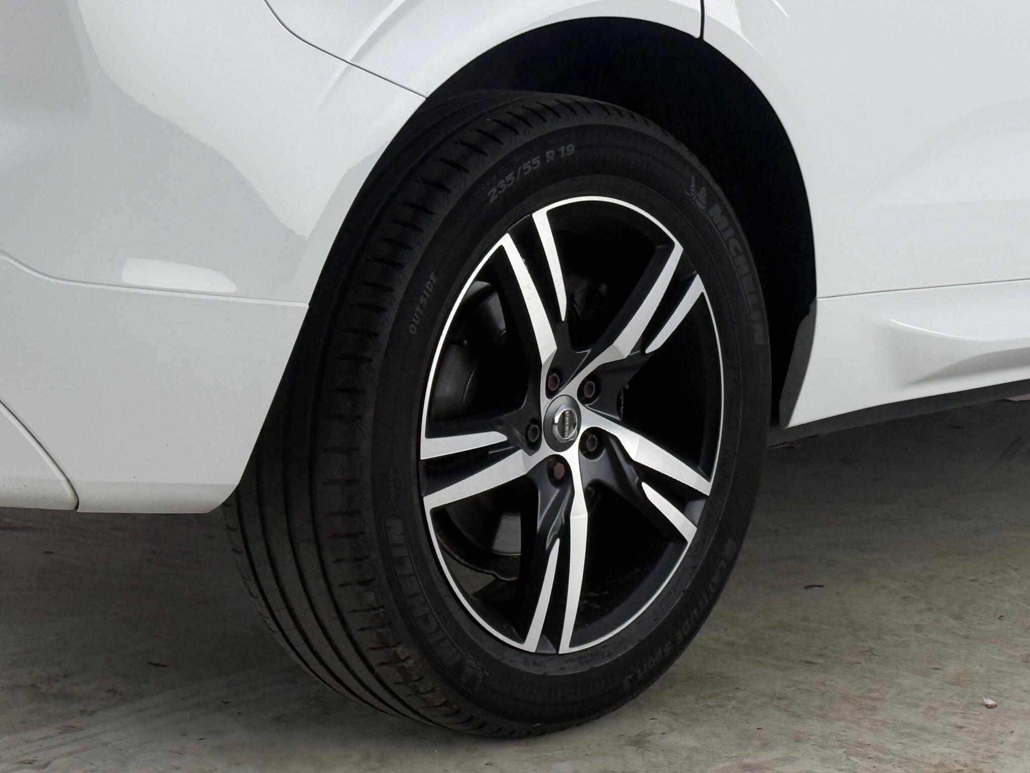 Volvo XC60 view 8