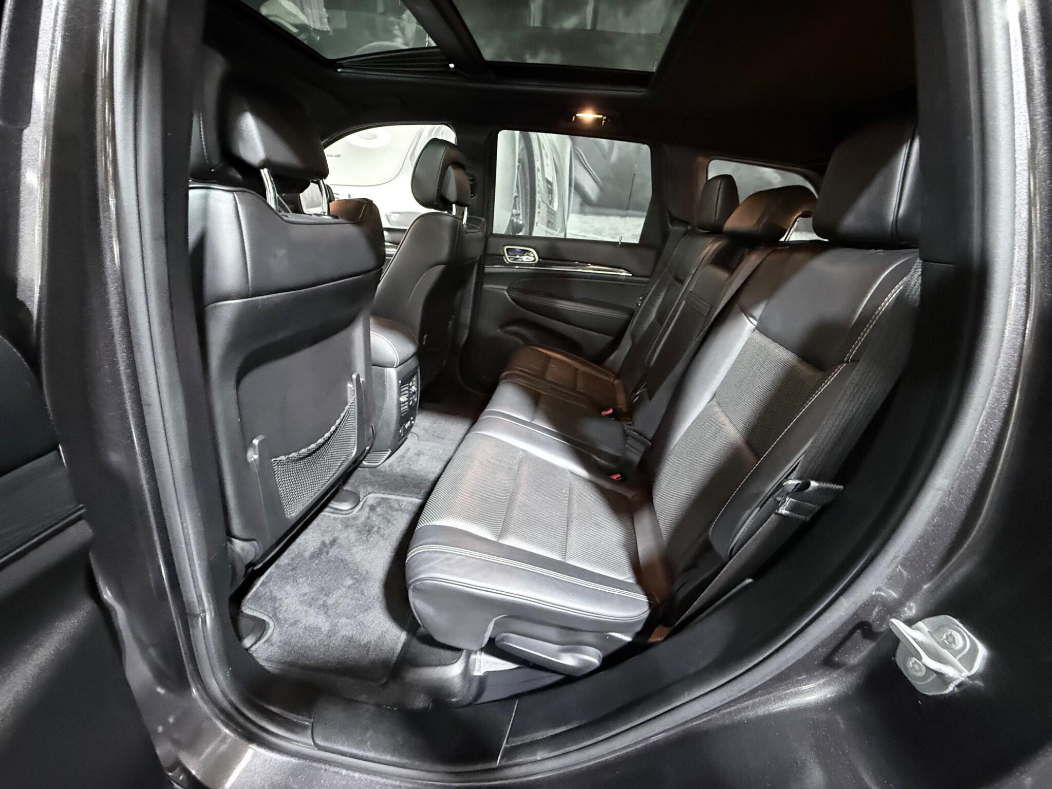 Jeep Grand Cherokee view 22