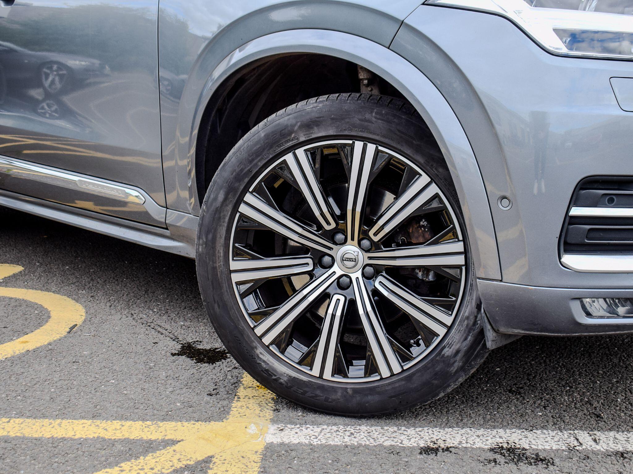 Volvo XC90 view 2