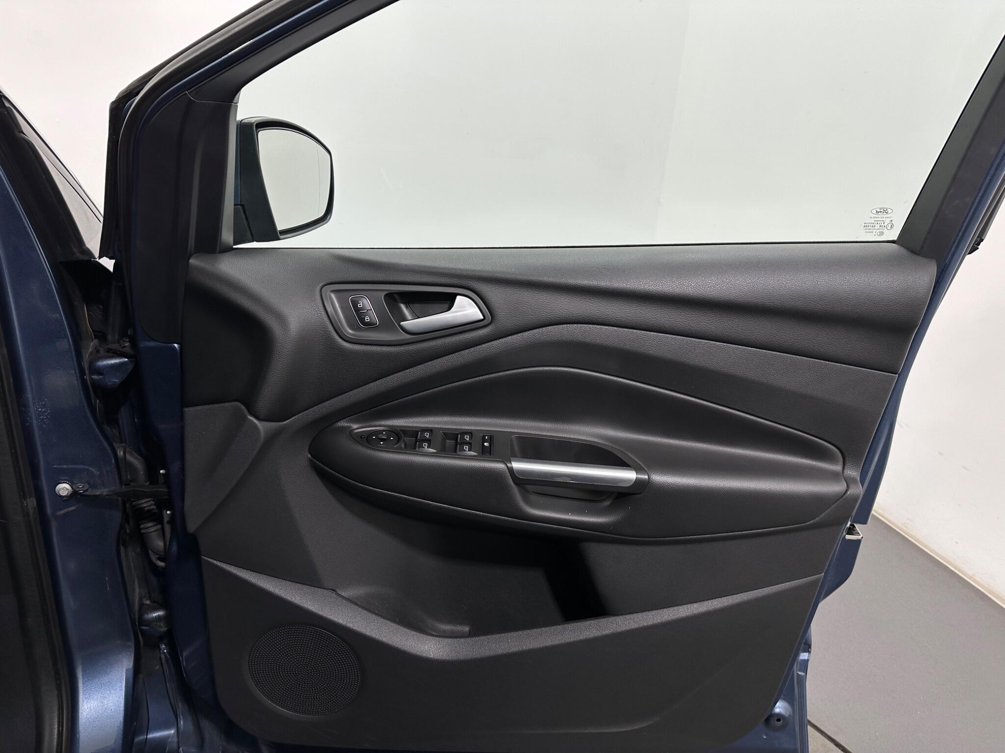Ford Kuga view 32