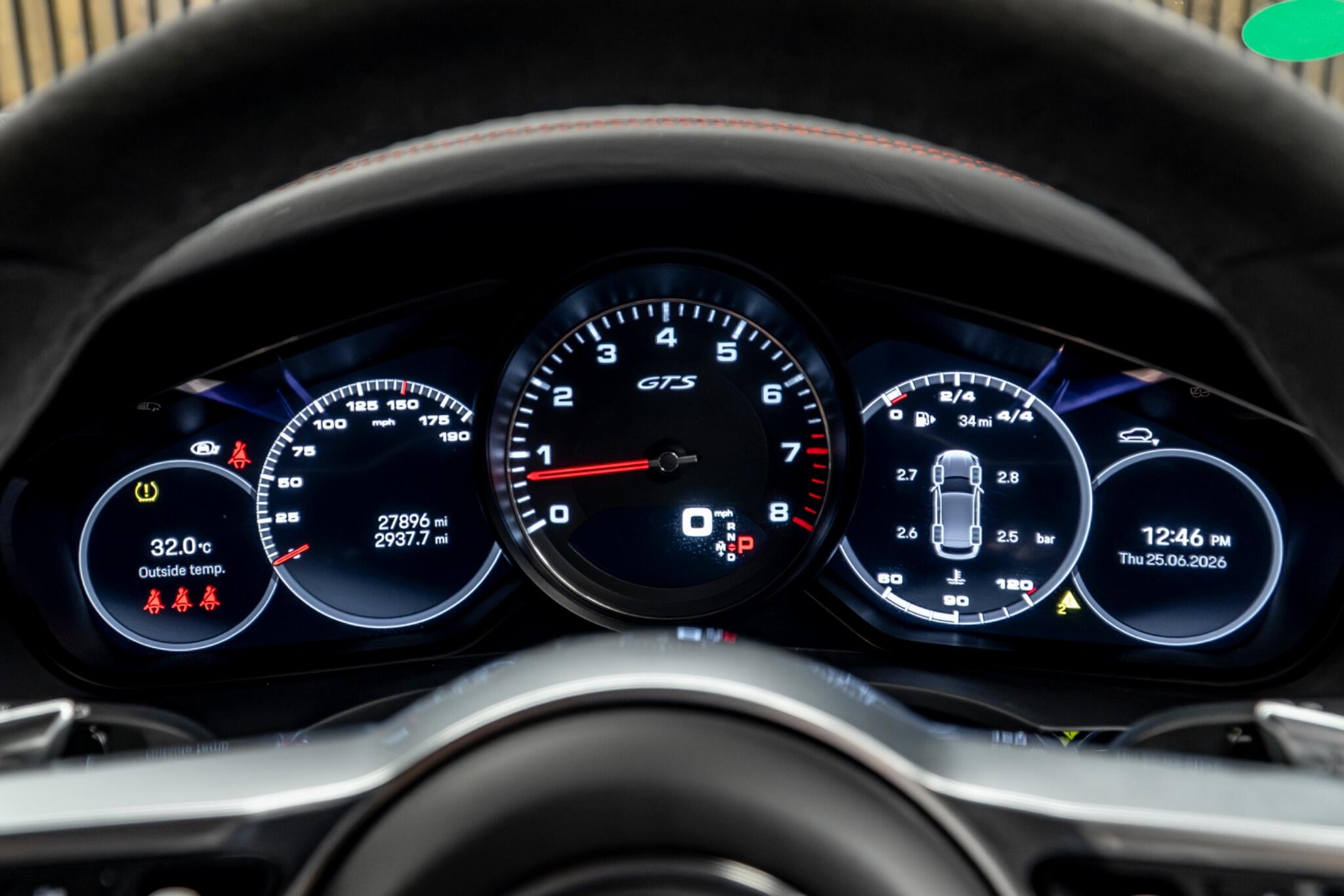 Porsche Cayenne view 35