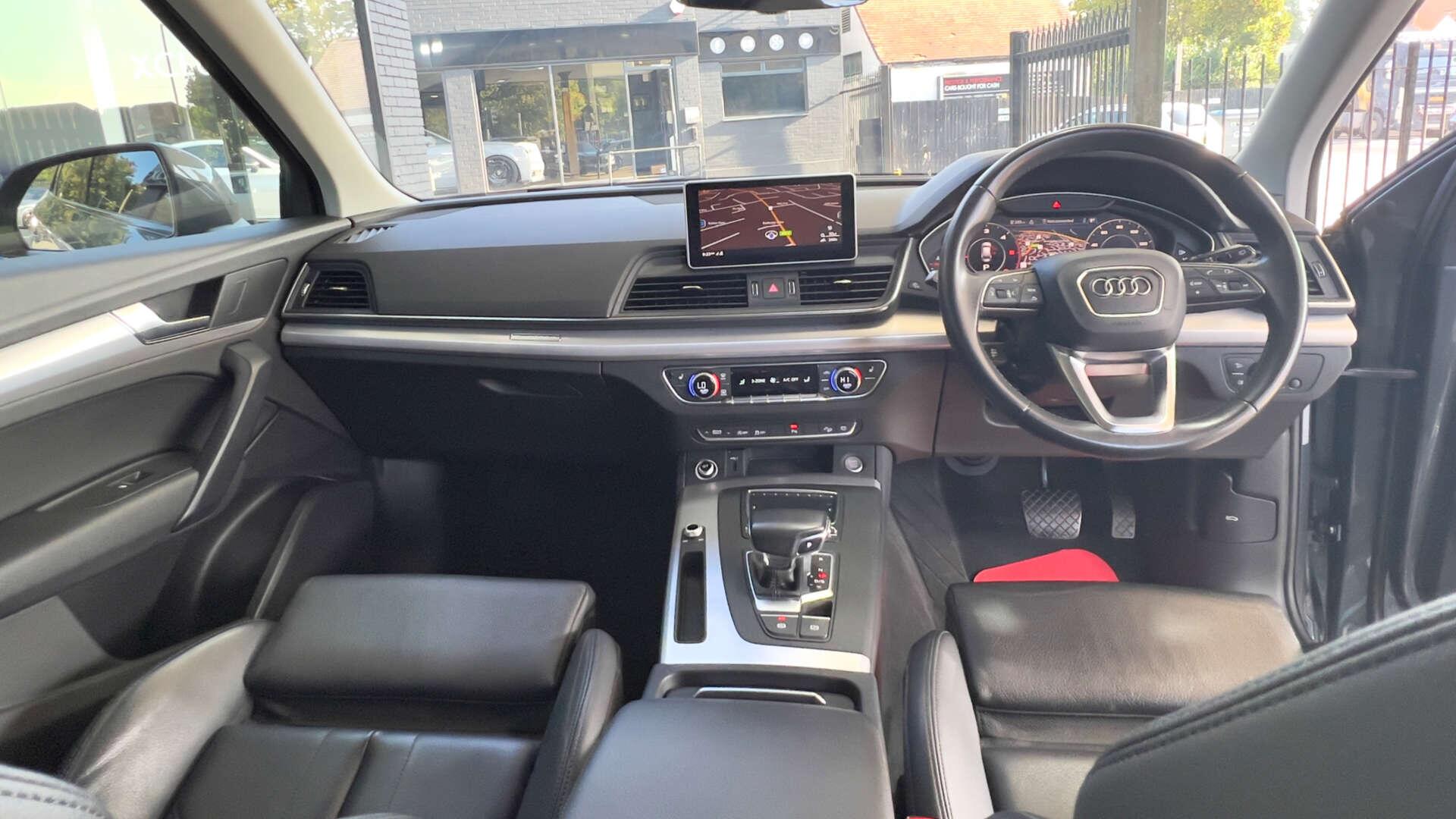 Audi Q5 view 11