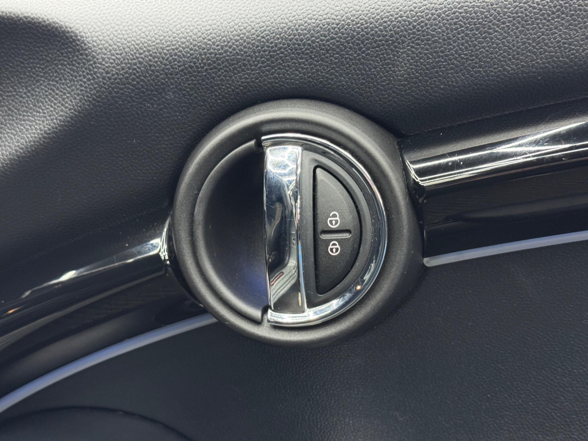 MINI Hatch view 41