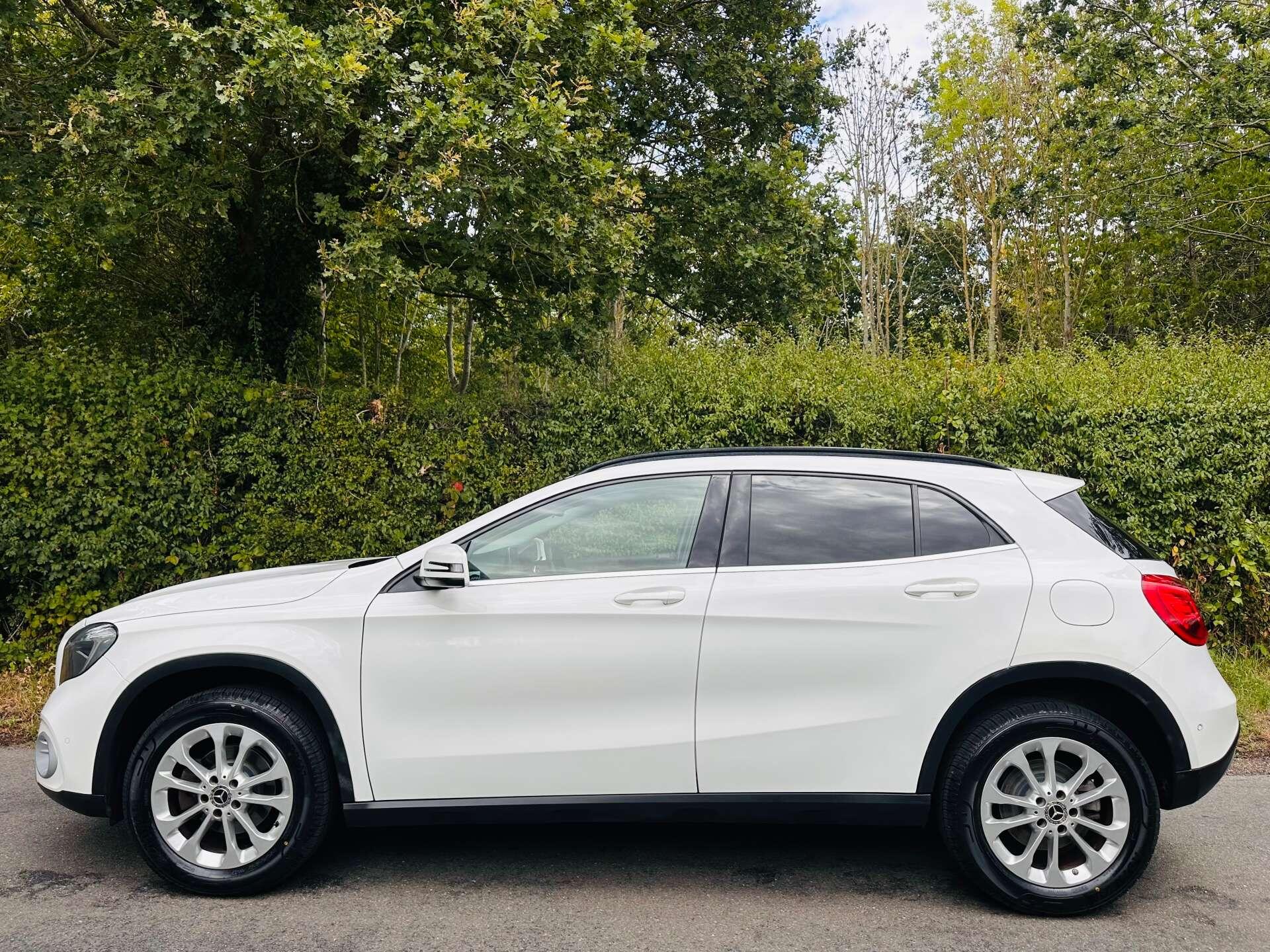 Mercedes-Benz Gla view 30
