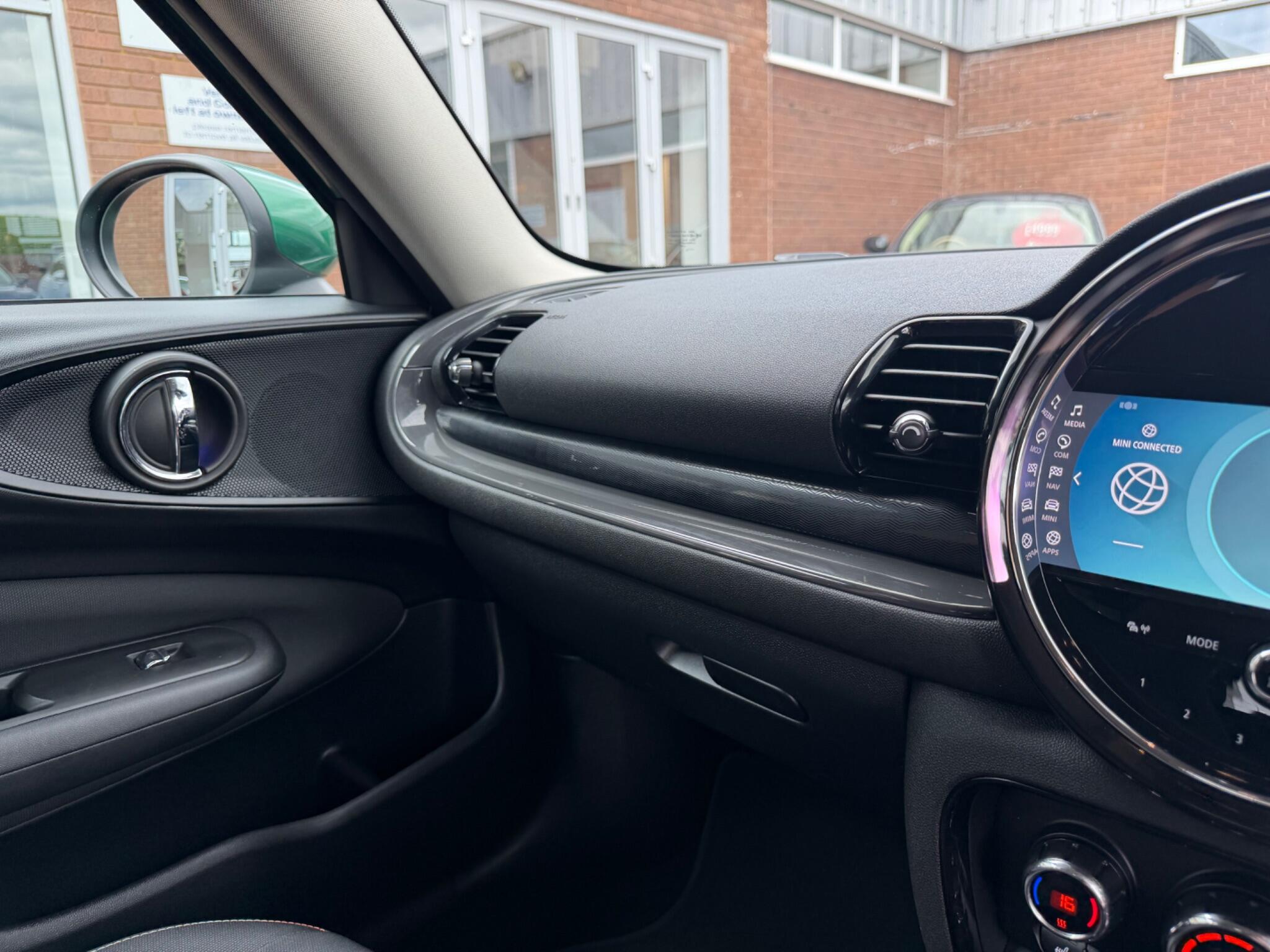 Mini Clubman view 79