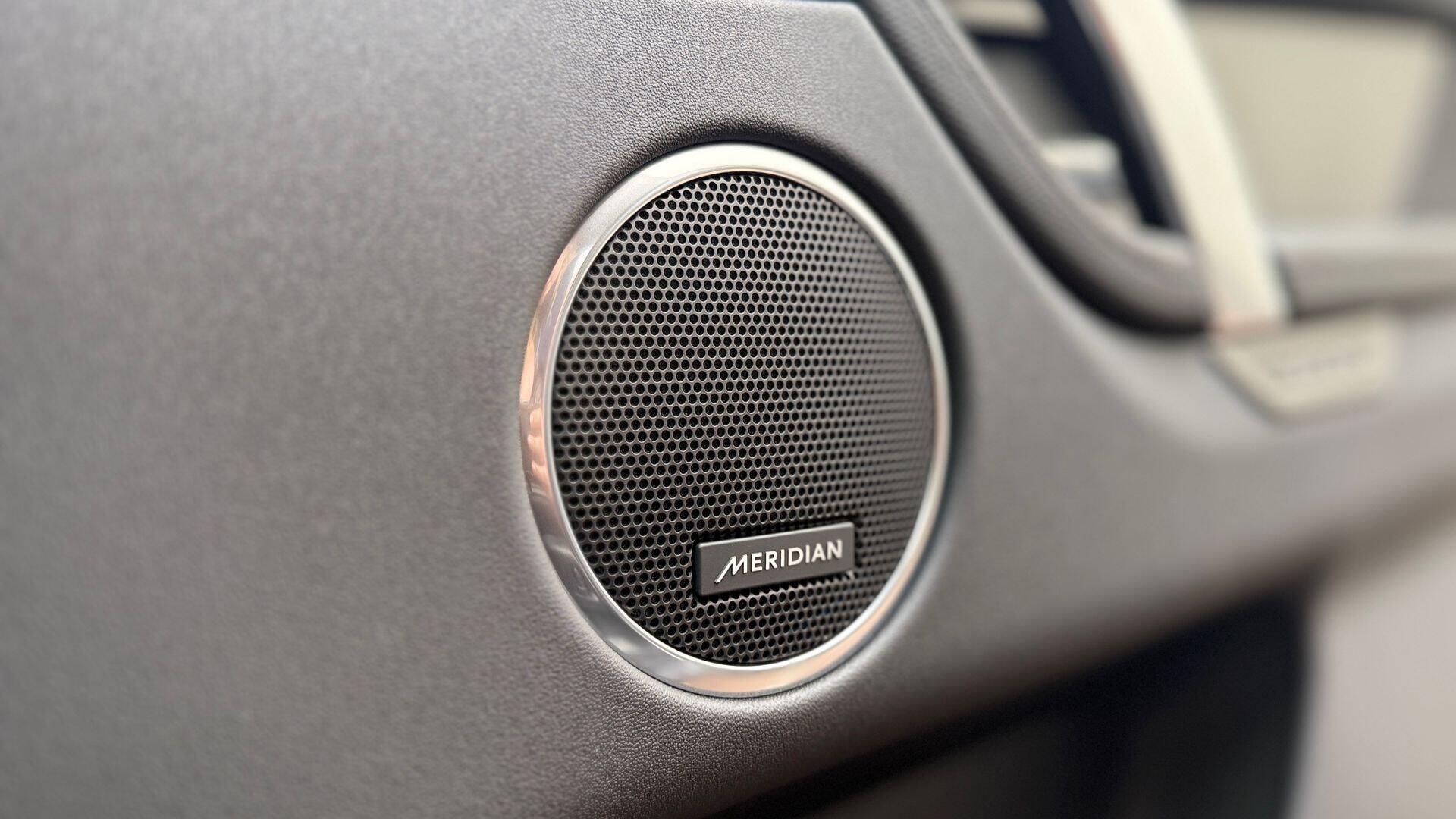 Land Rover Discovery Sport view 23