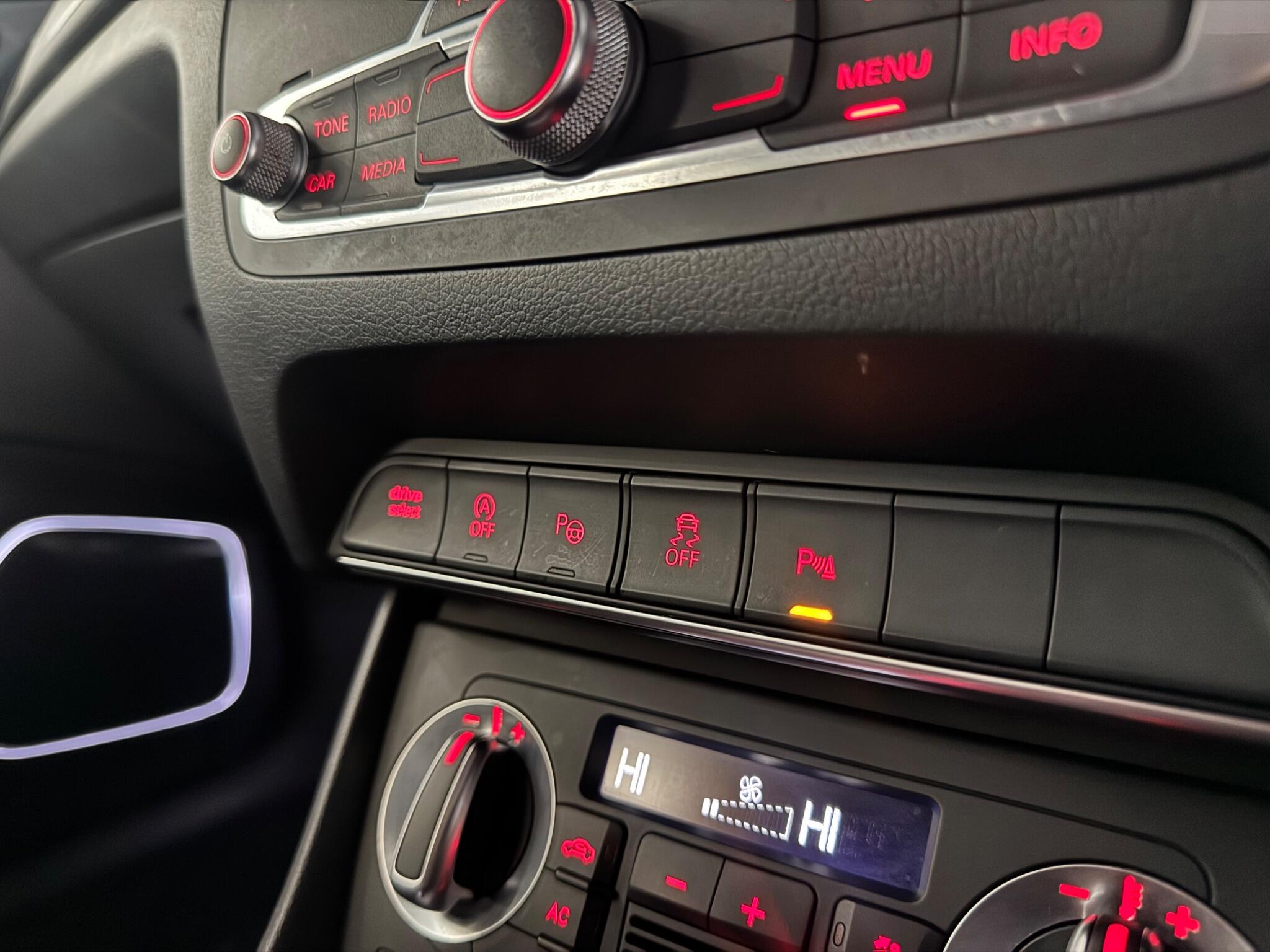 Audi Q3 view 40
