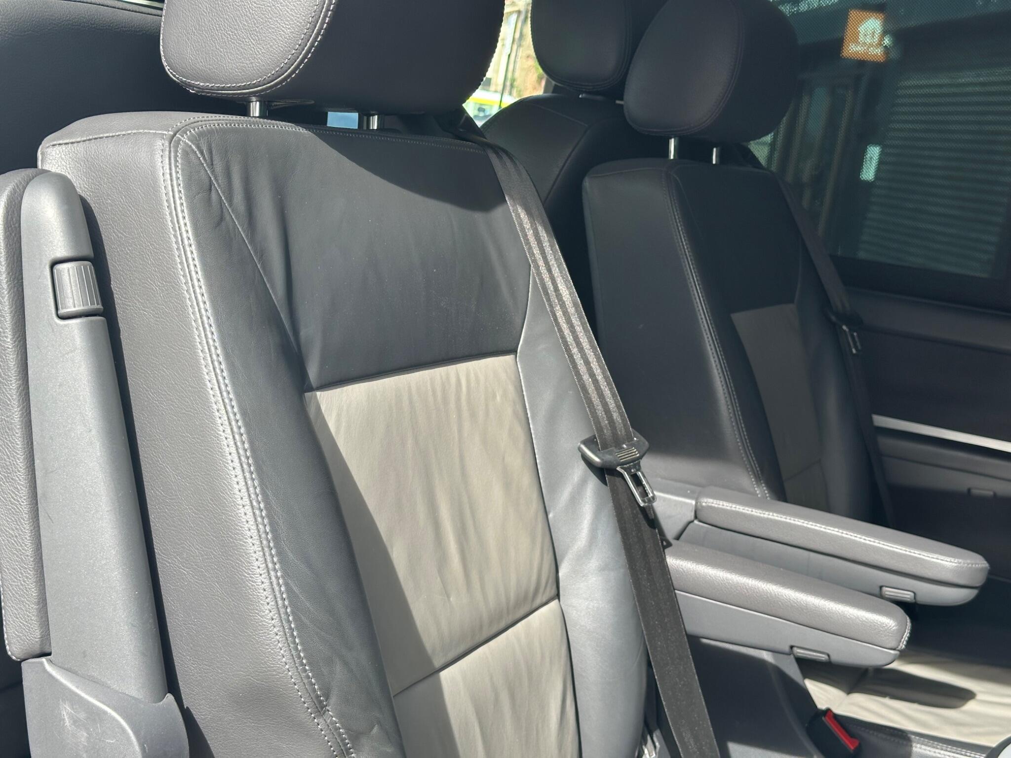 Volkswagen Caravelle view 14