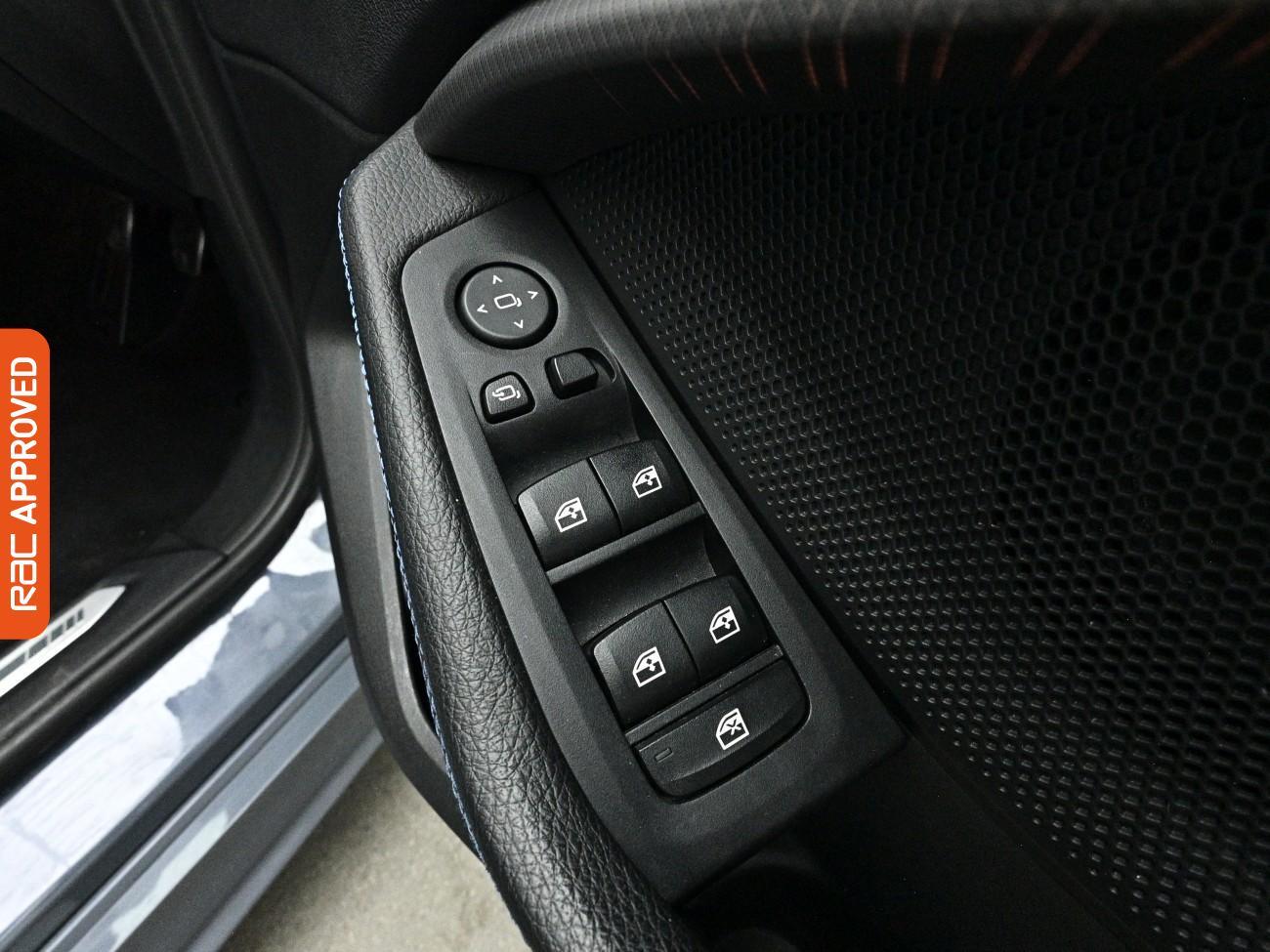 BMW 1 Series view 25