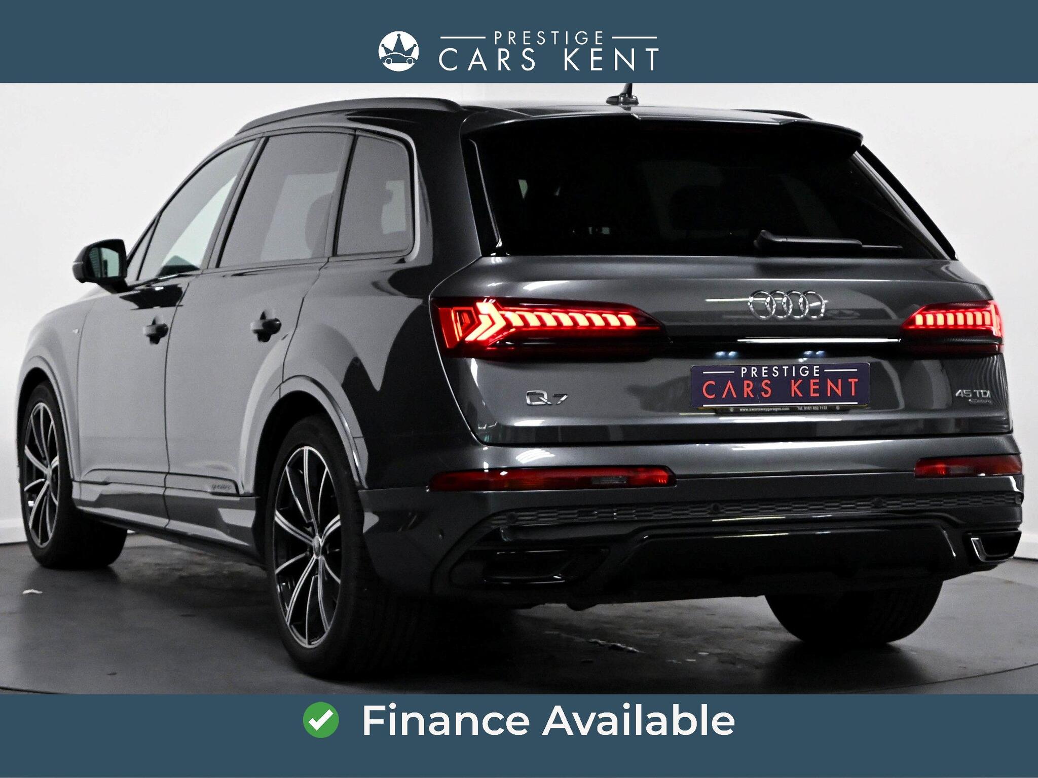 Audi Q7 view 3