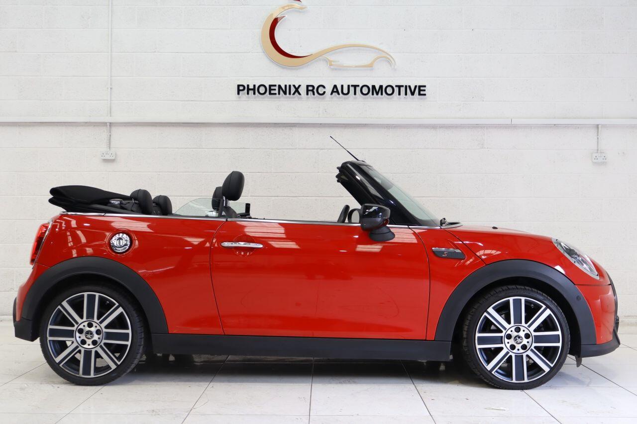 Mini Convertible view 3