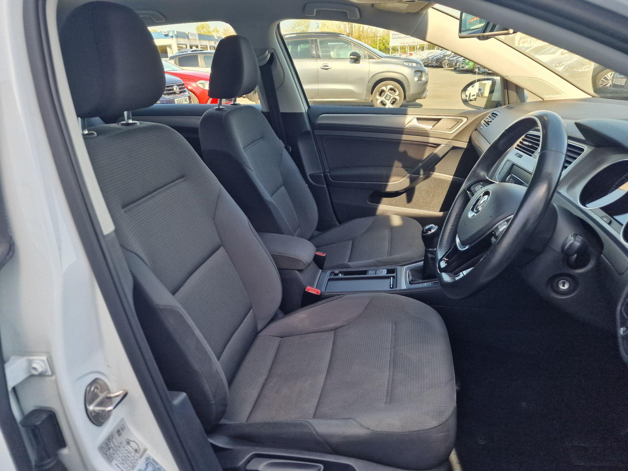 Volkswagen Golf view 23