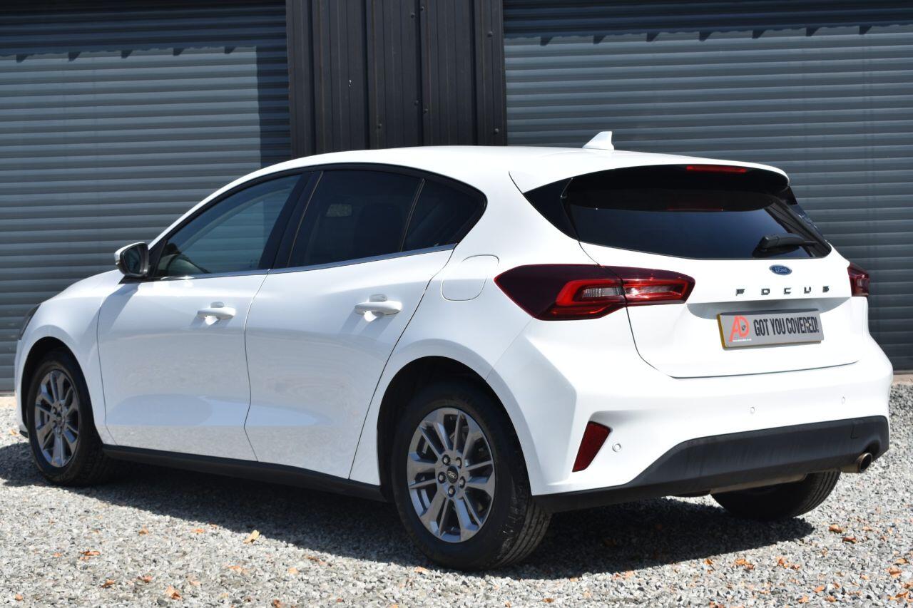 Ford Focus view 12