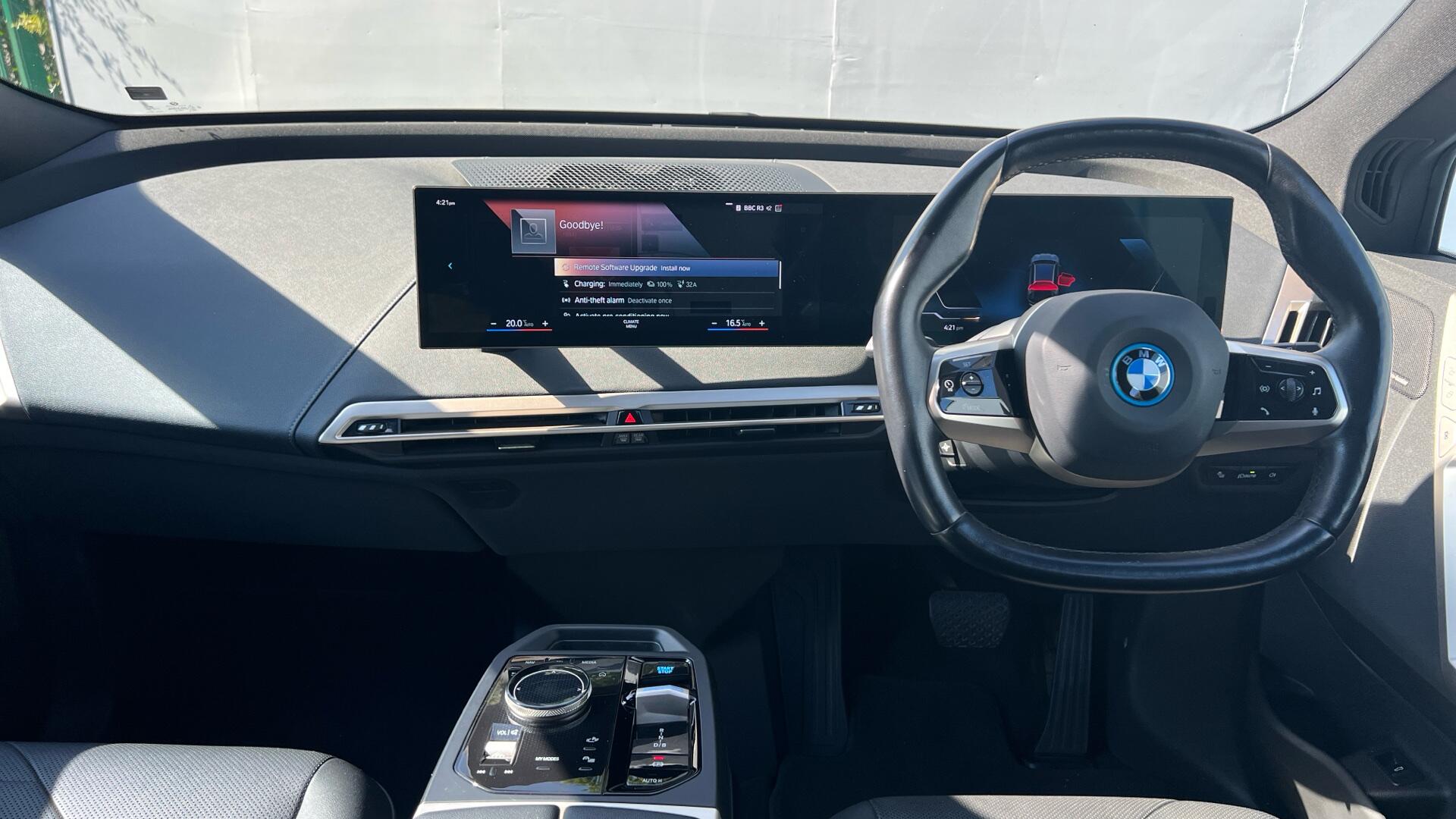 BMW Ix view 4