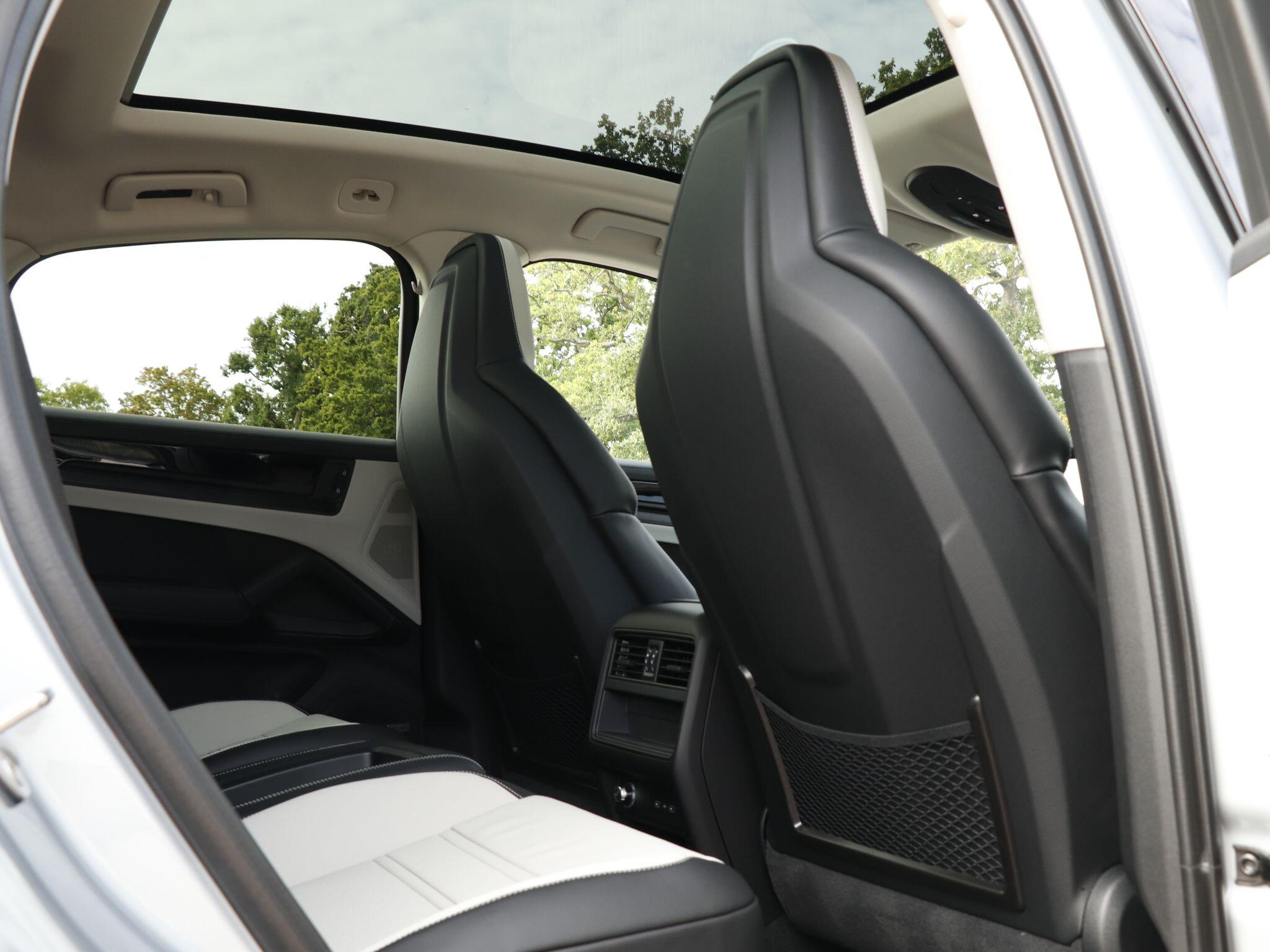 Porsche Cayenne view 27