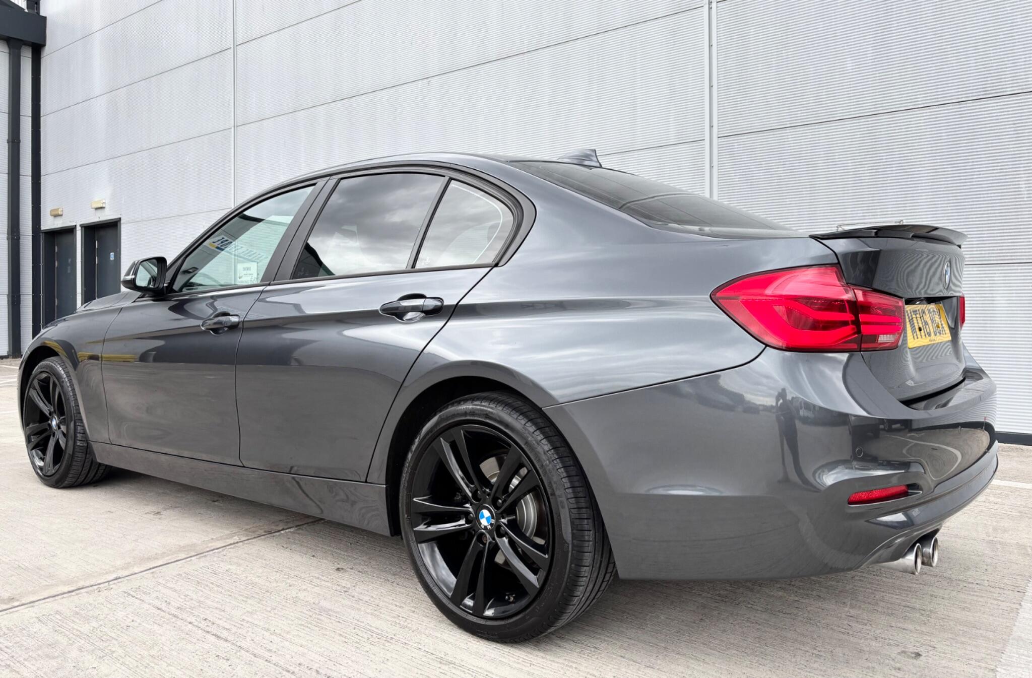 BMW 3 Series view 7