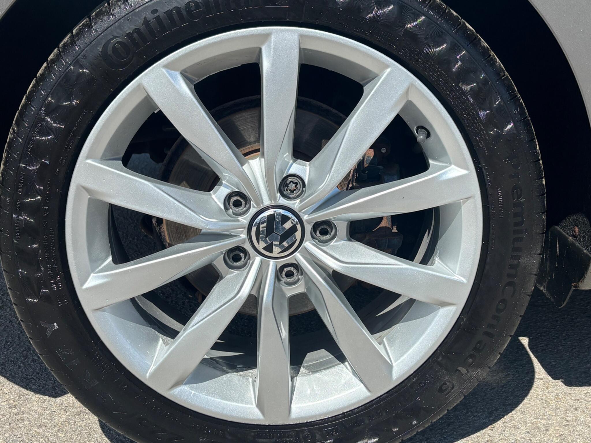 Volkswagen Golf view 24