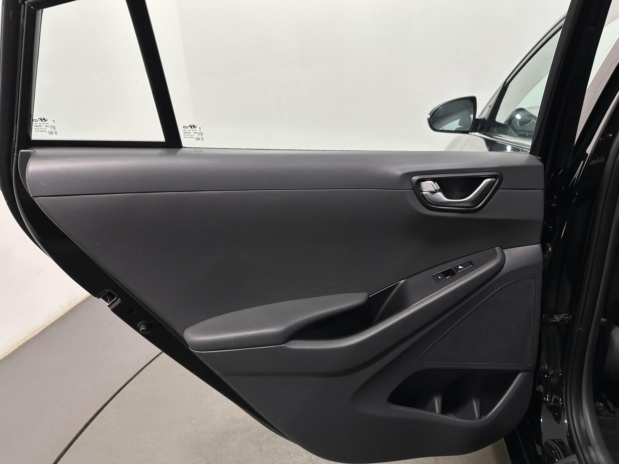 Hyundai IONIQ view 40