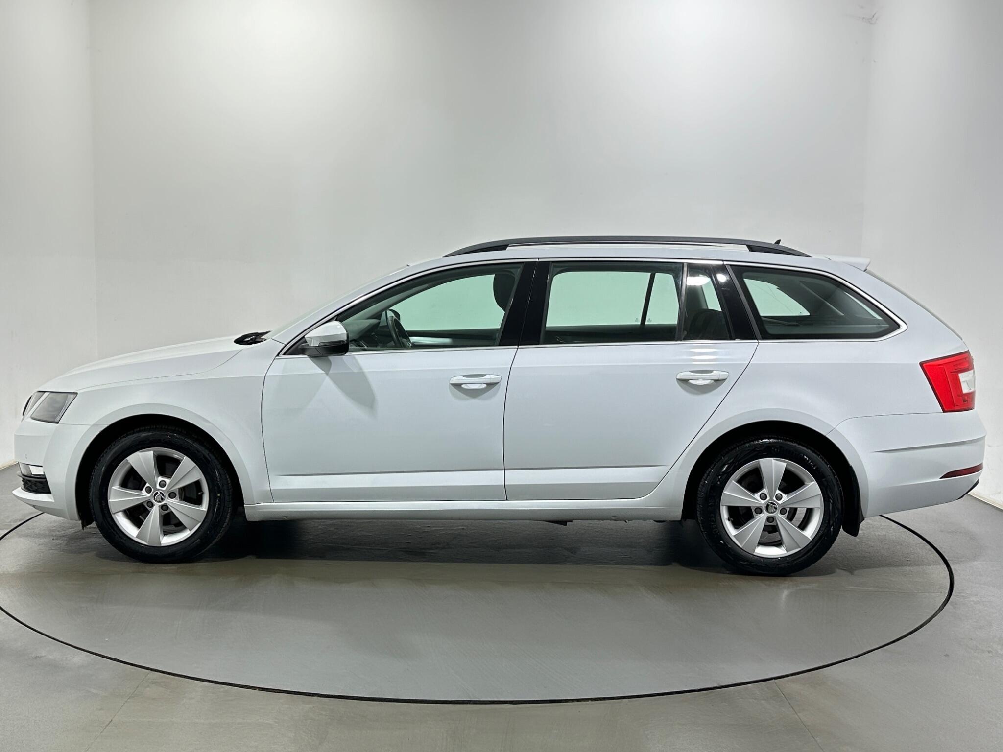 Skoda Octavia view 5