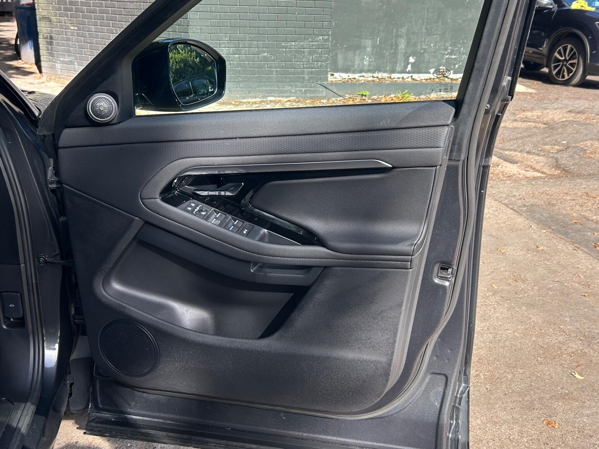 Land Rover Range Rover Evoque view 32