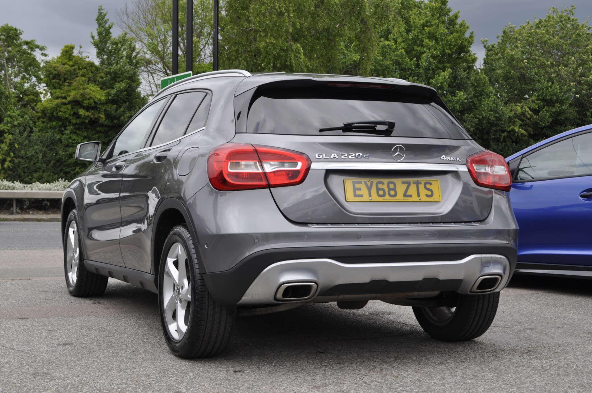 Mercedes-Benz Gla view 26