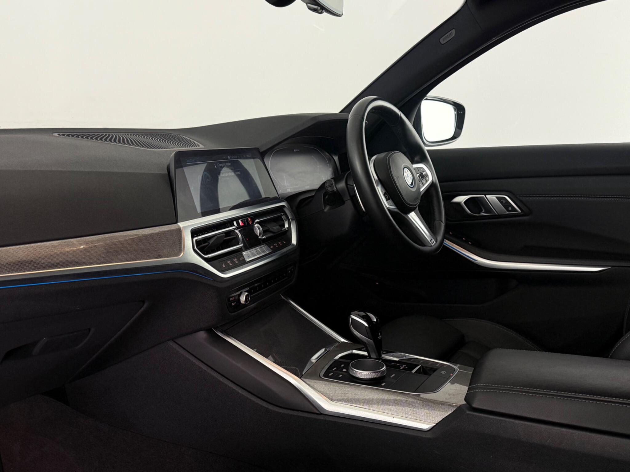 BMW 3 Series view 12