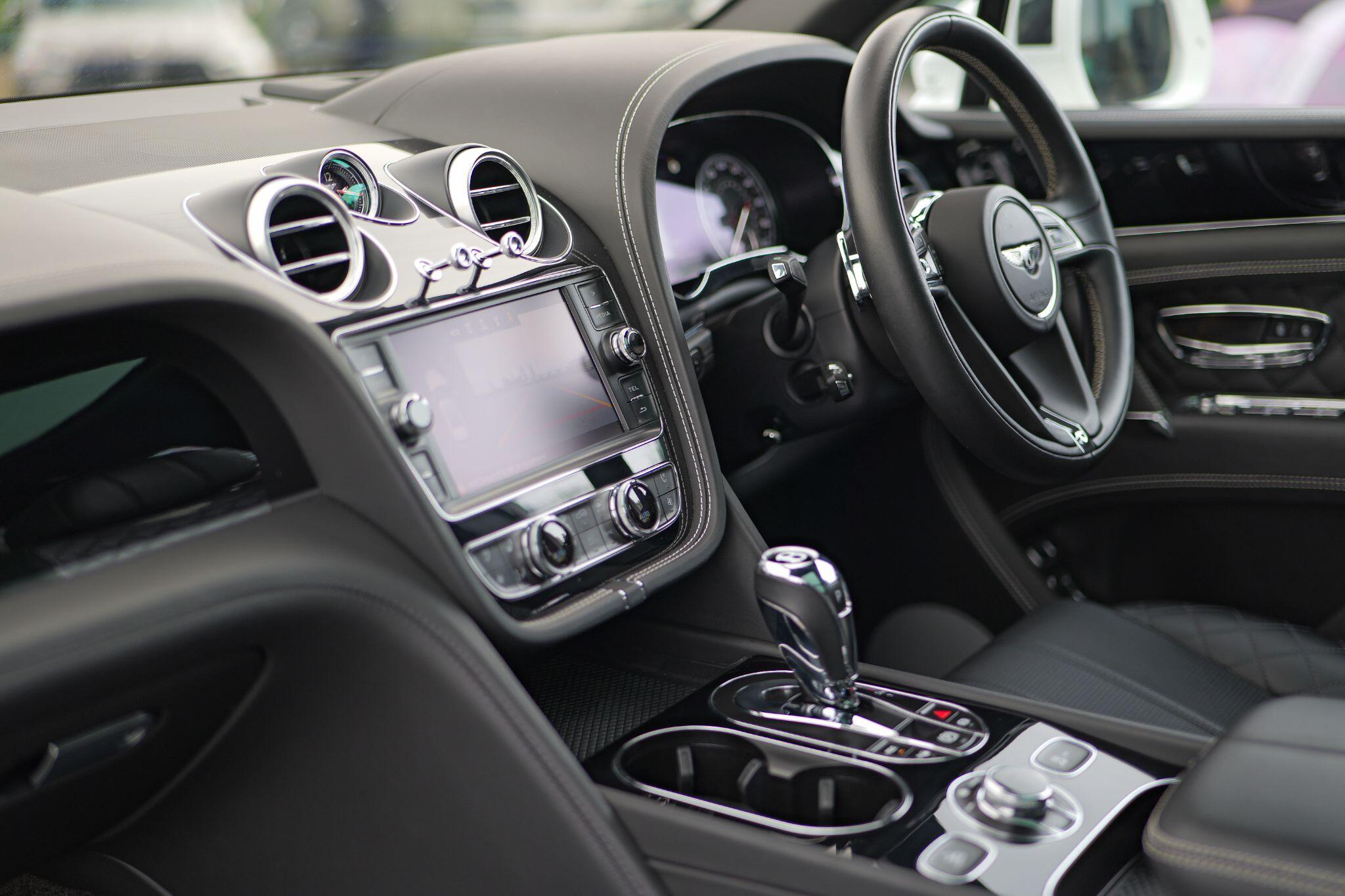Bentley Bentayga view 22
