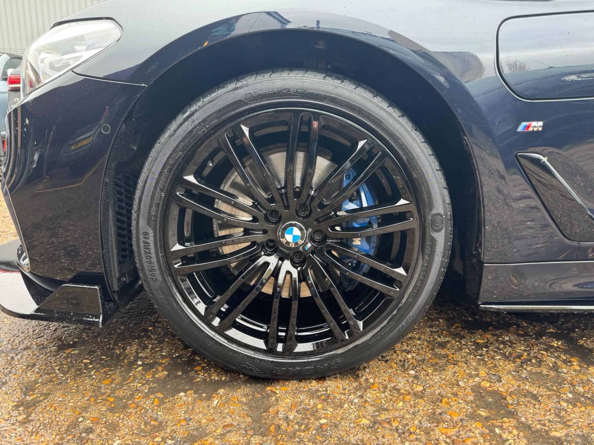 BMW 5 Series view 24