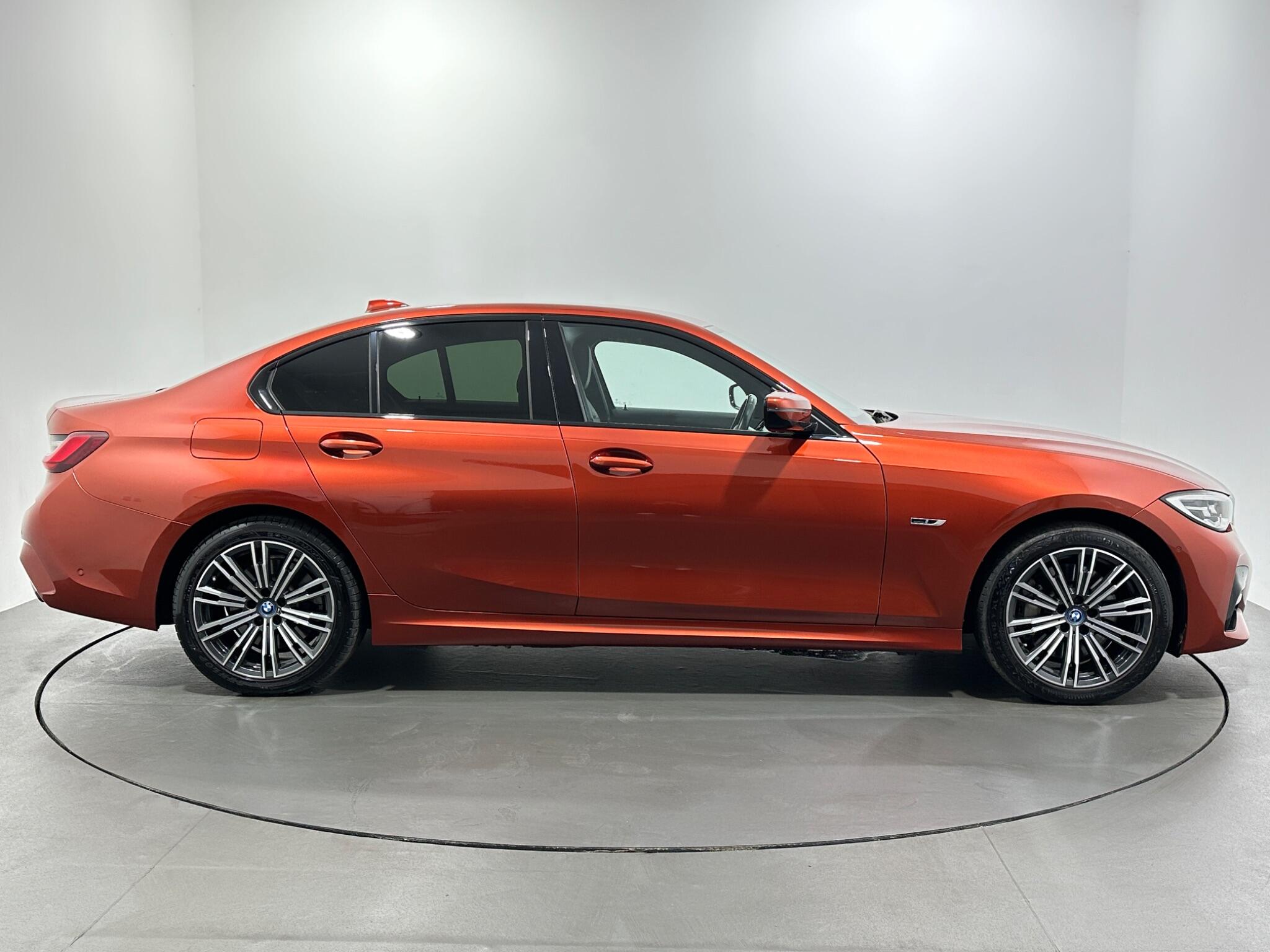 BMW 3 Series view 9