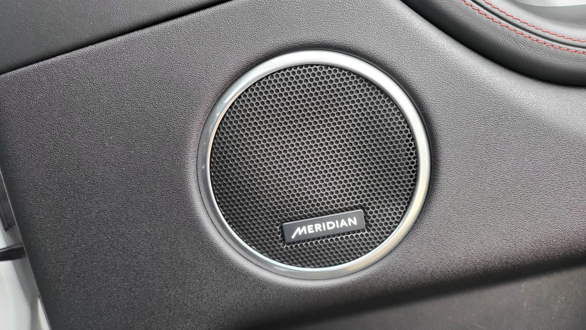 Land Rover Discovery Sport view 22