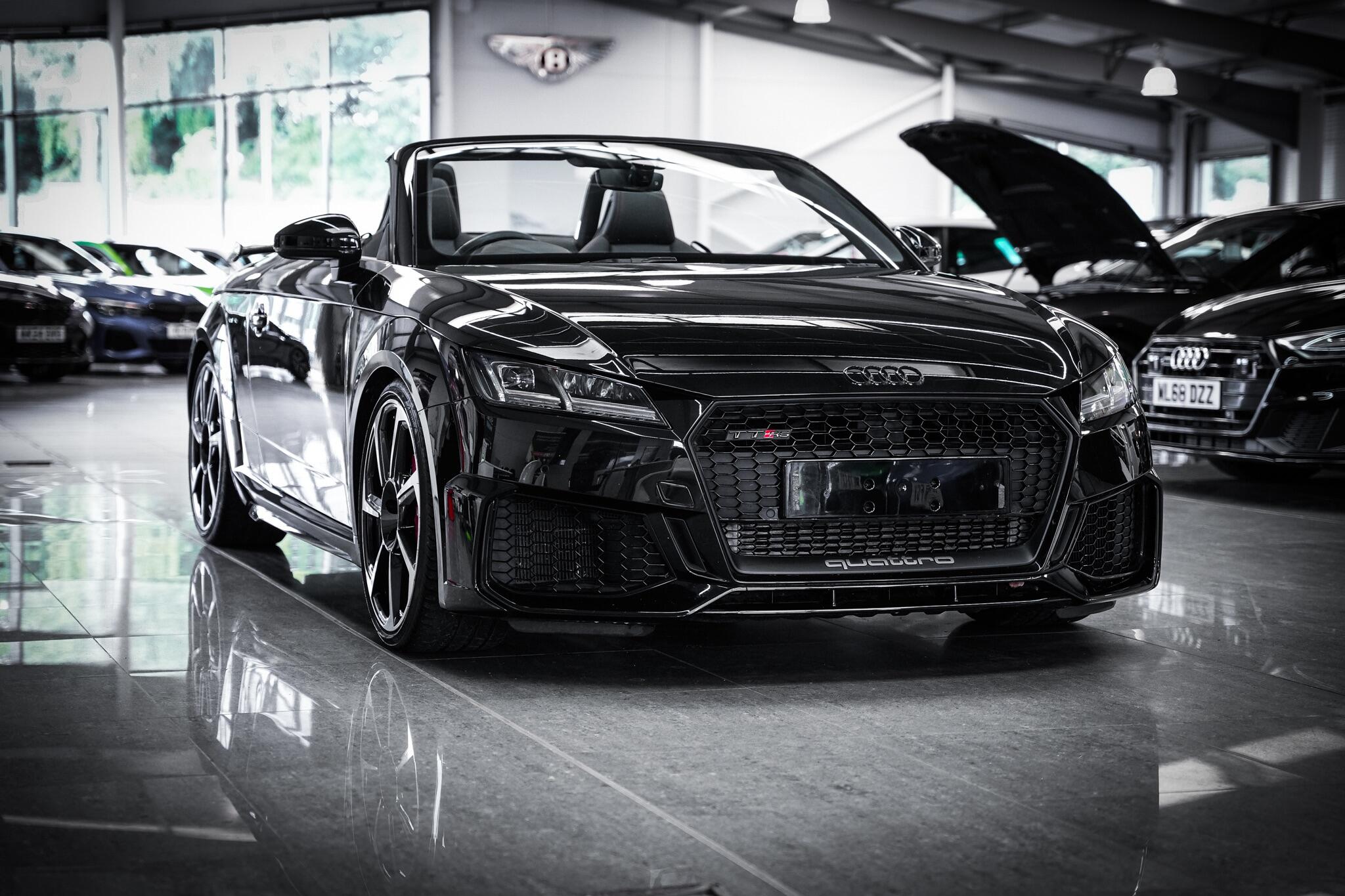Audi TT RS view 12