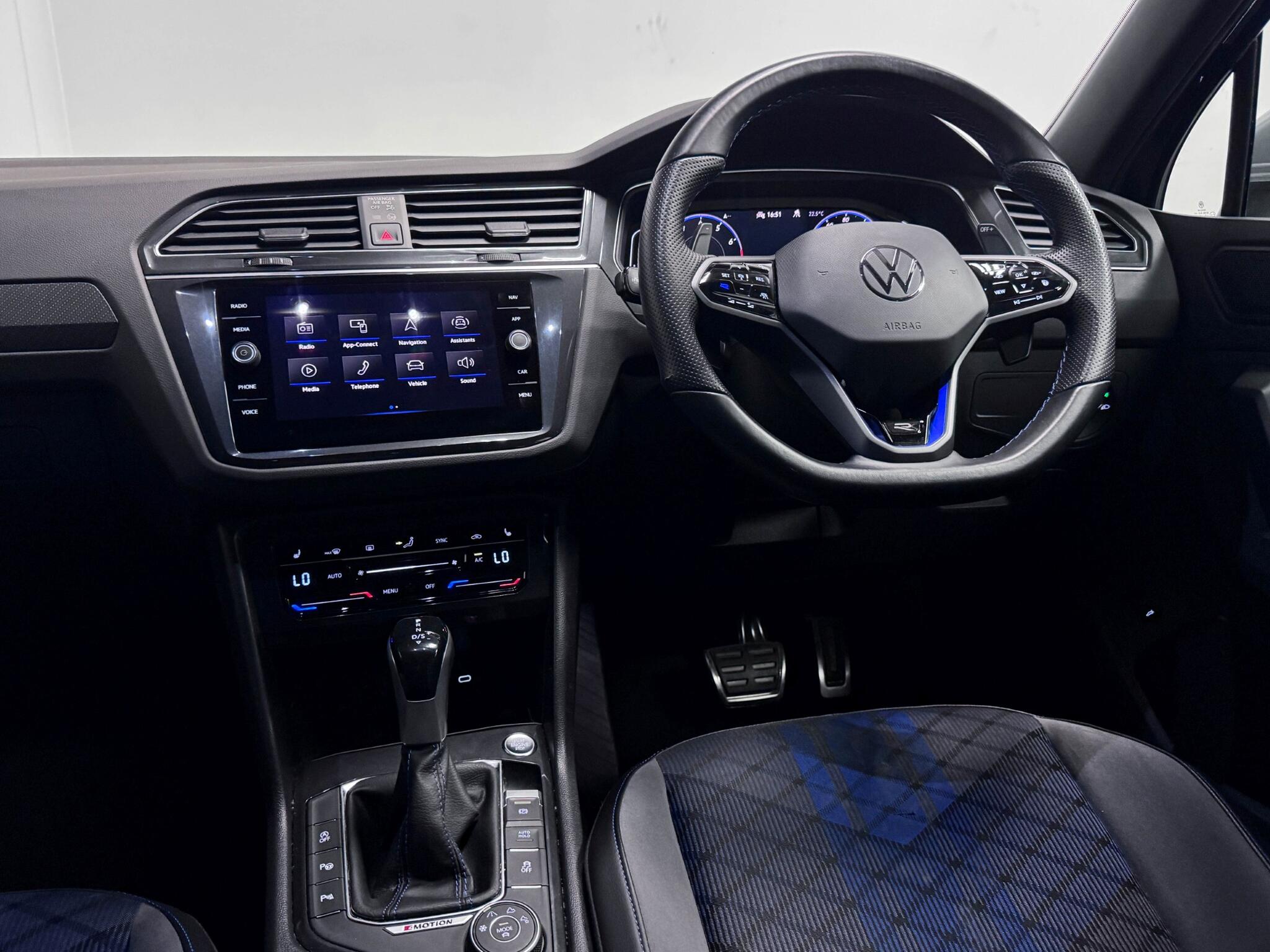 Volkswagen Tiguan view 14