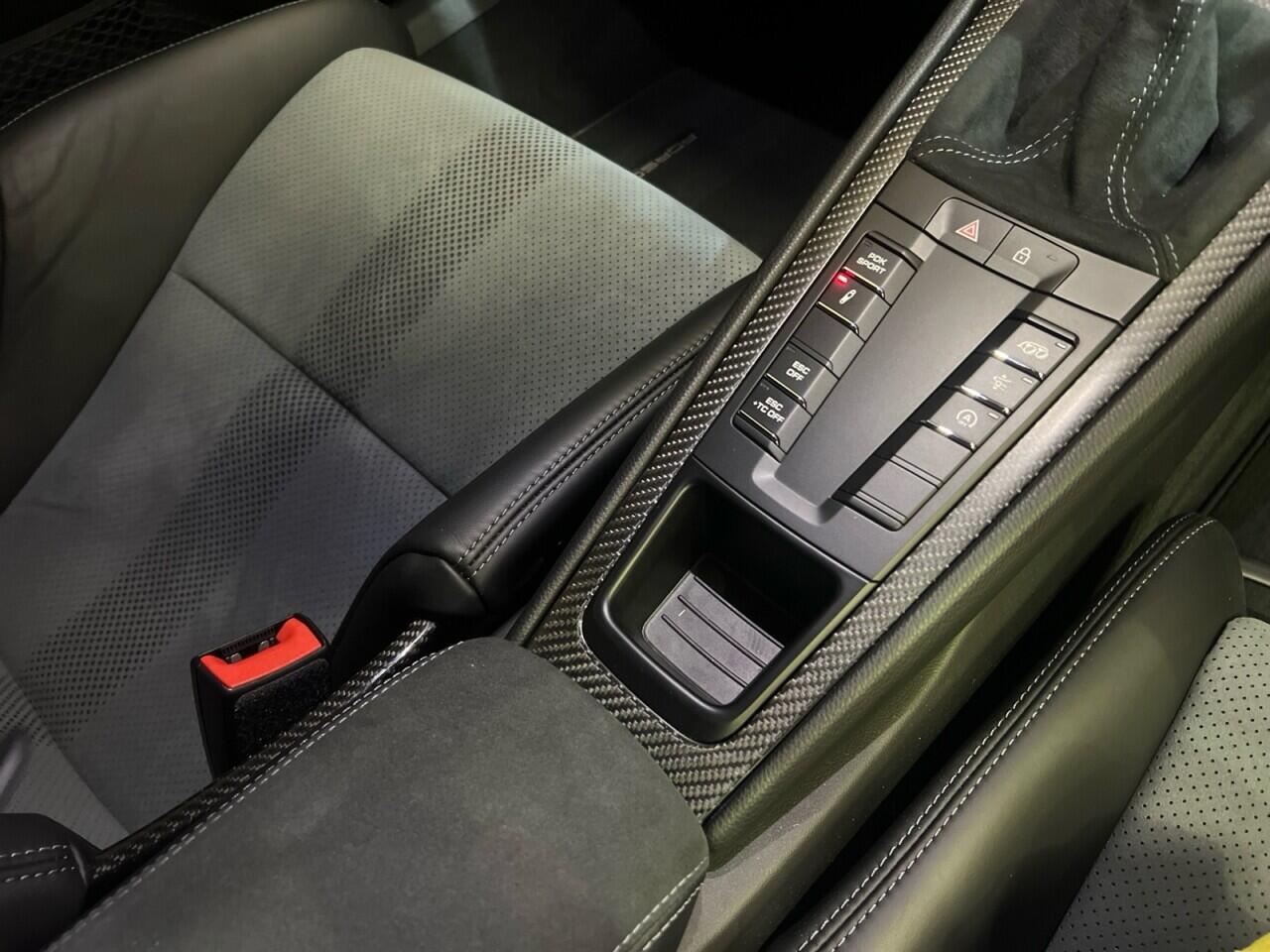 Porsche 718 Cayman view 17