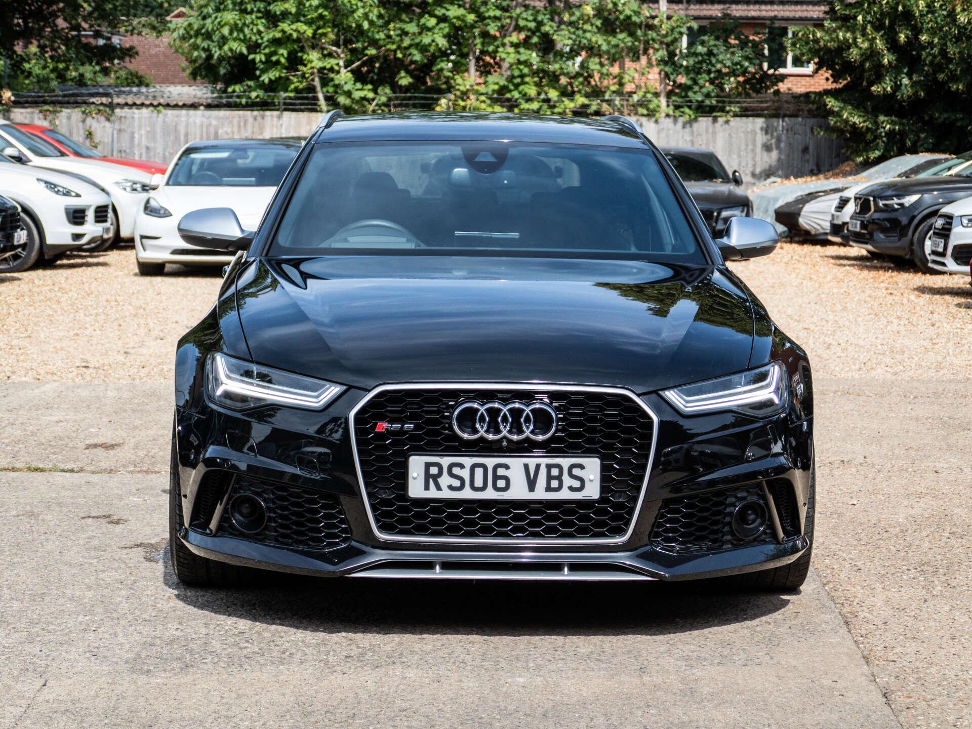 Audi RS6 Avant view 8