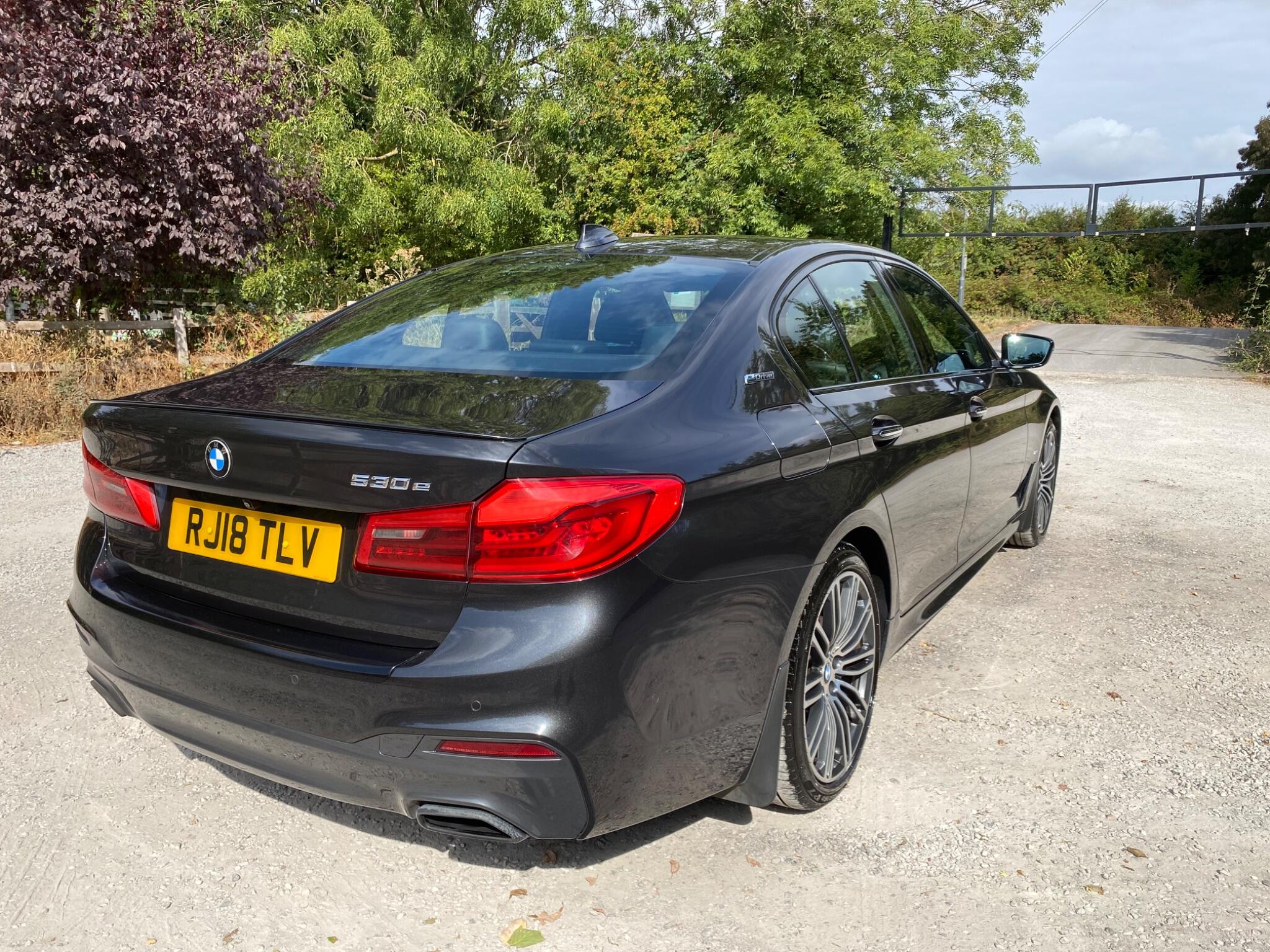 BMW 5 Series view 7