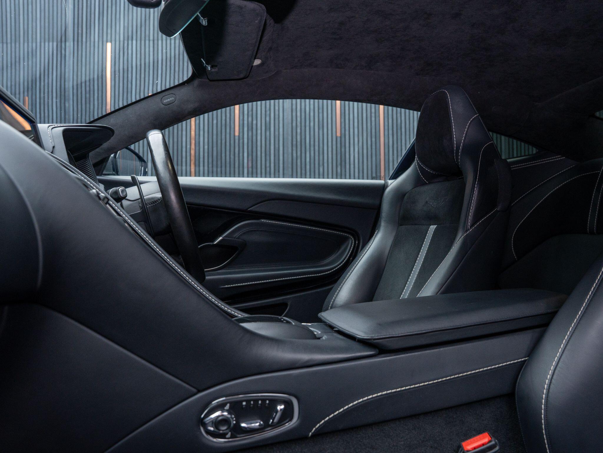 Aston Martin DB11 view 32