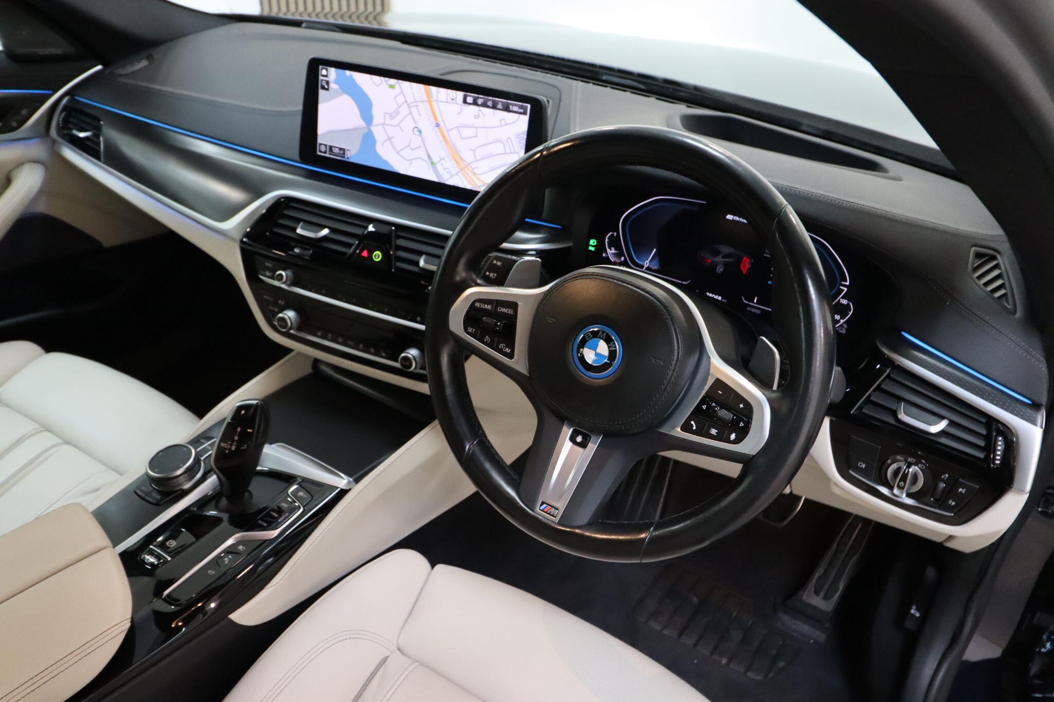 BMW 5 Series view 15