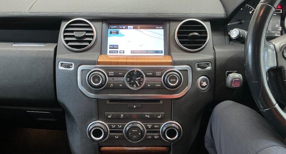 Land Rover Discovery 4 view 8