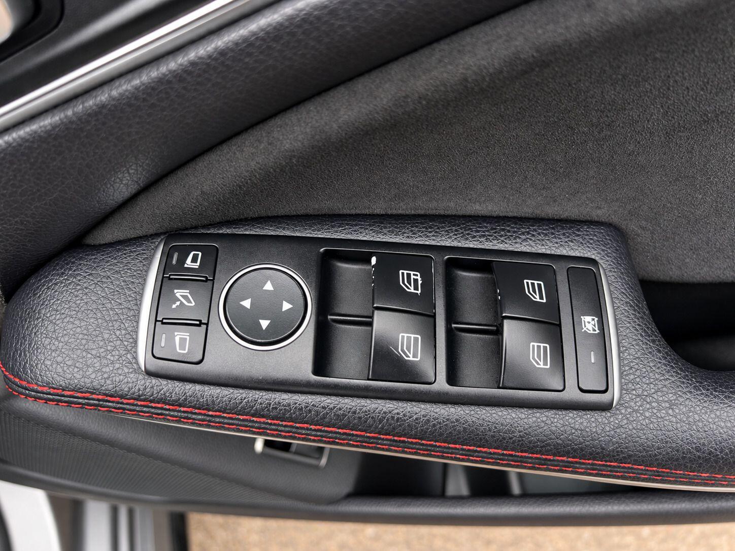 Mercedes-Benz Cla view 24