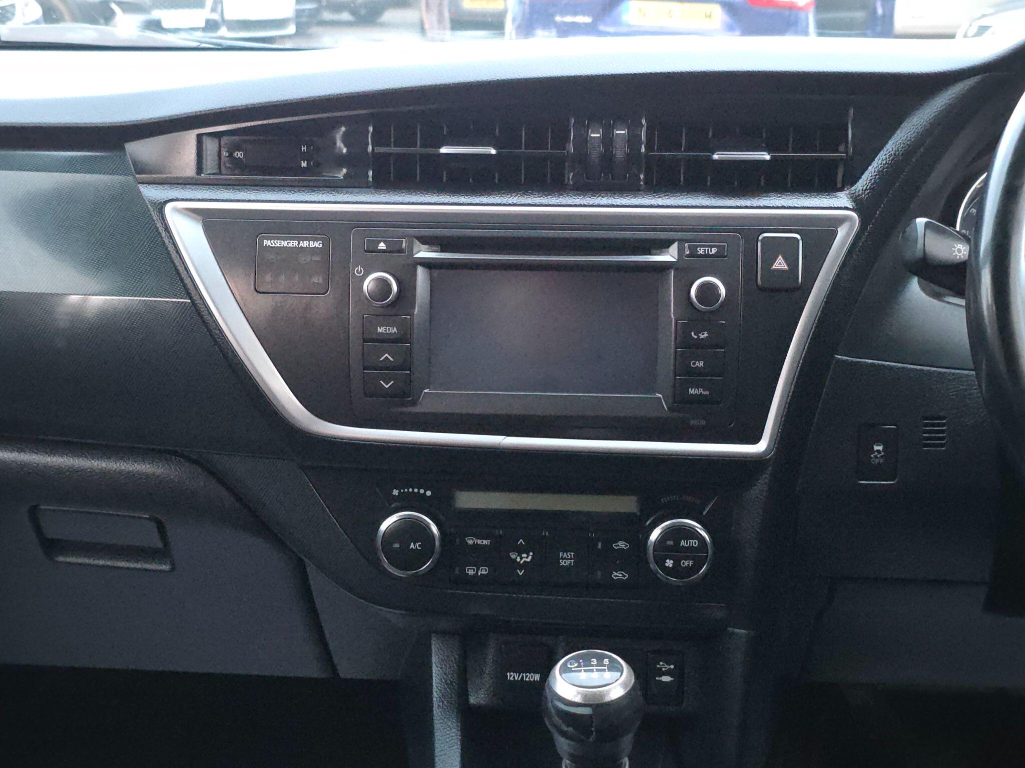 2013 Toyota Auris image 42