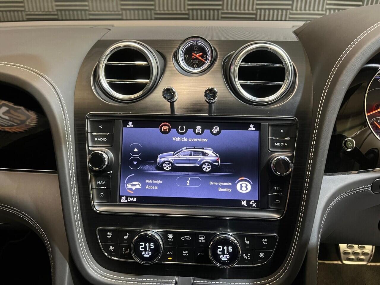 Bentley Bentayga view 12