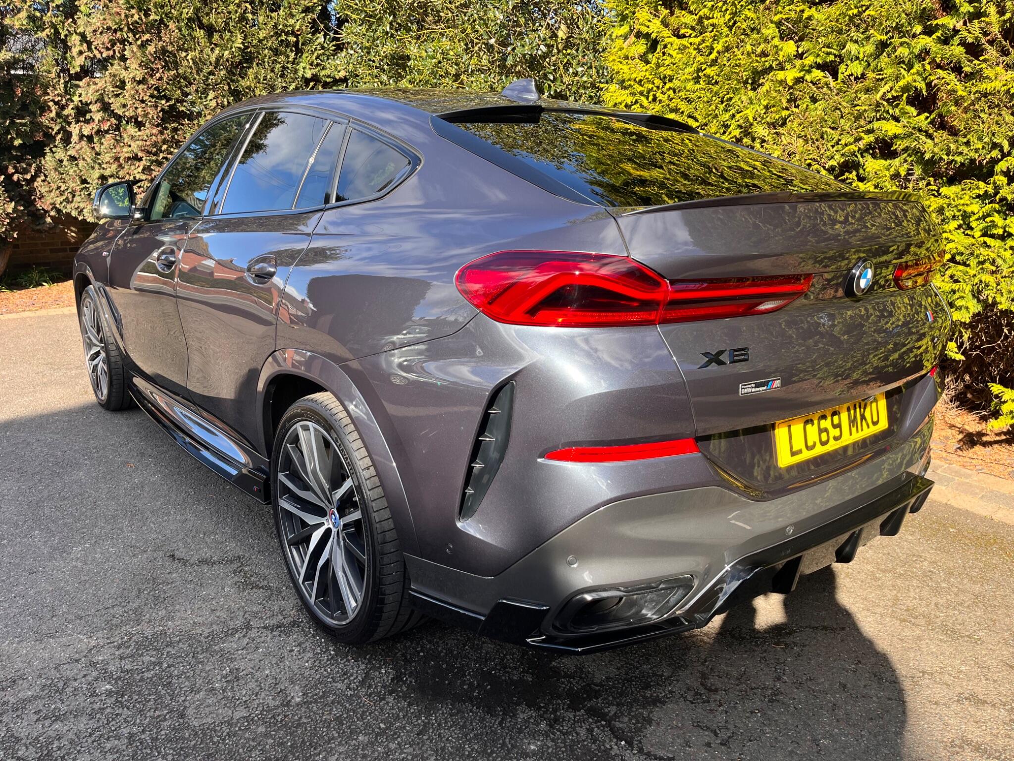 BMW X6 view 21