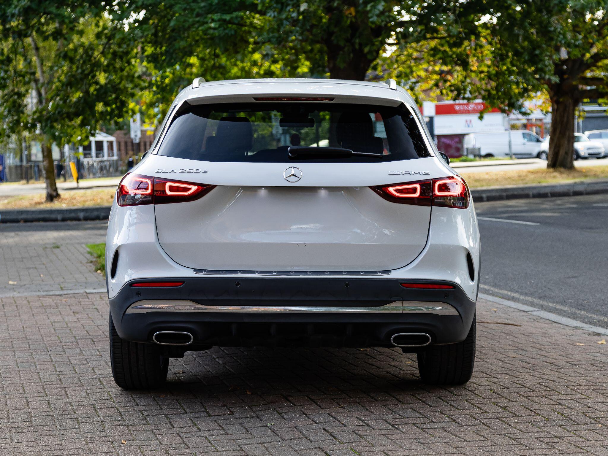 Mercedes-Benz GLA view 9