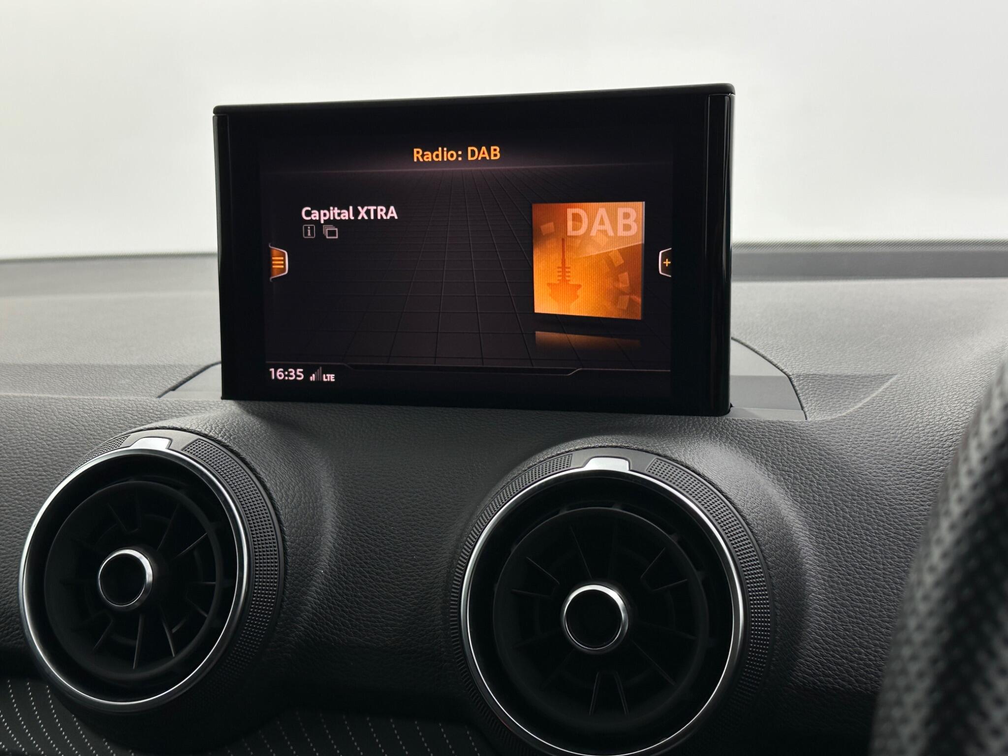 Audi Q2 view 24