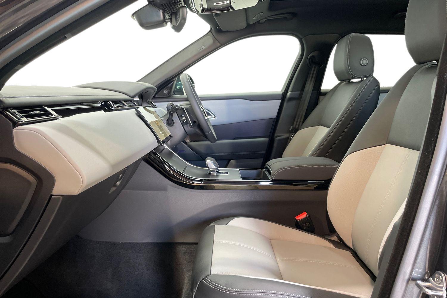 Land Rover Range Rover Velar view 3