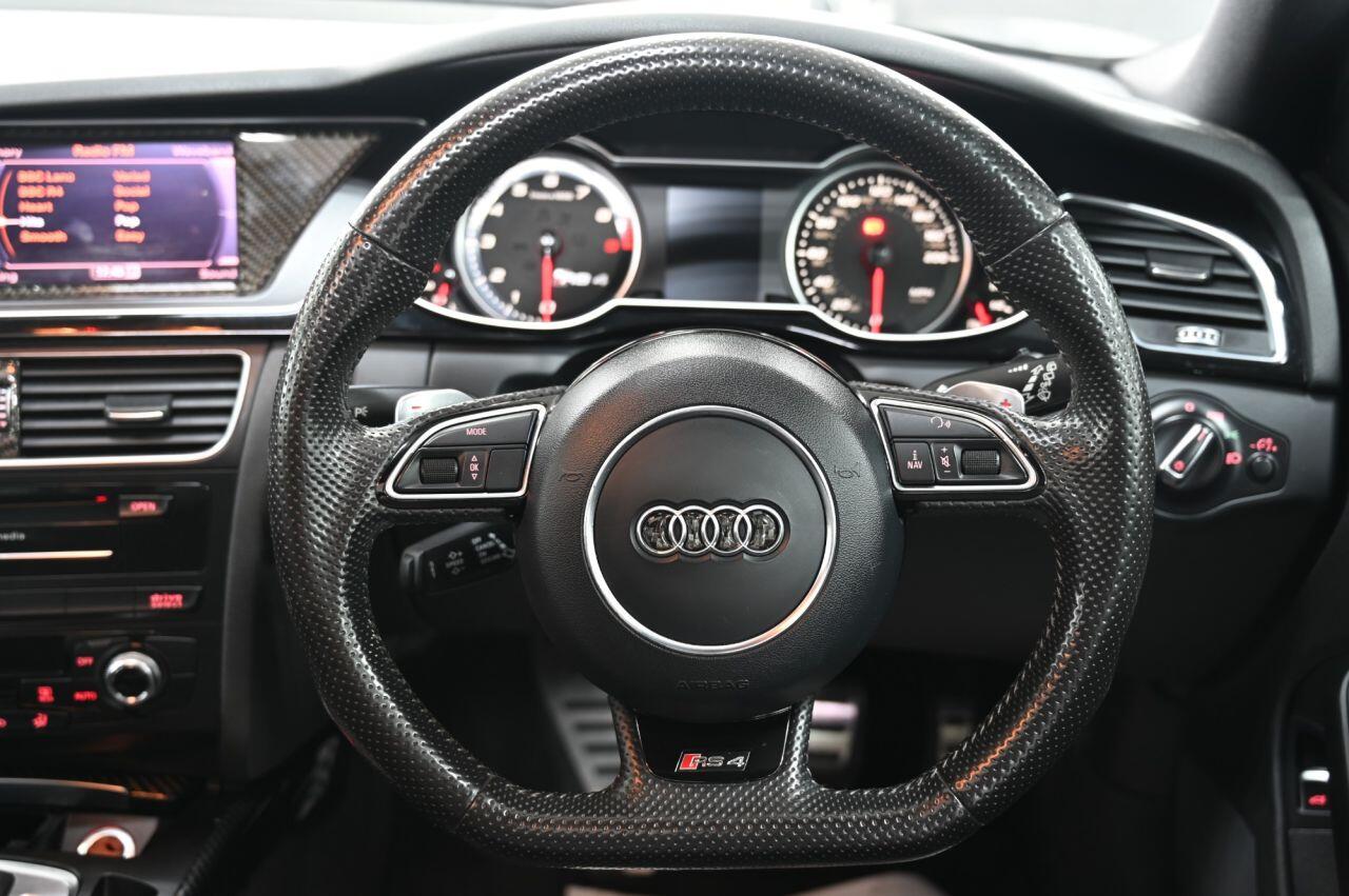 Audi RS4 Avant view 15
